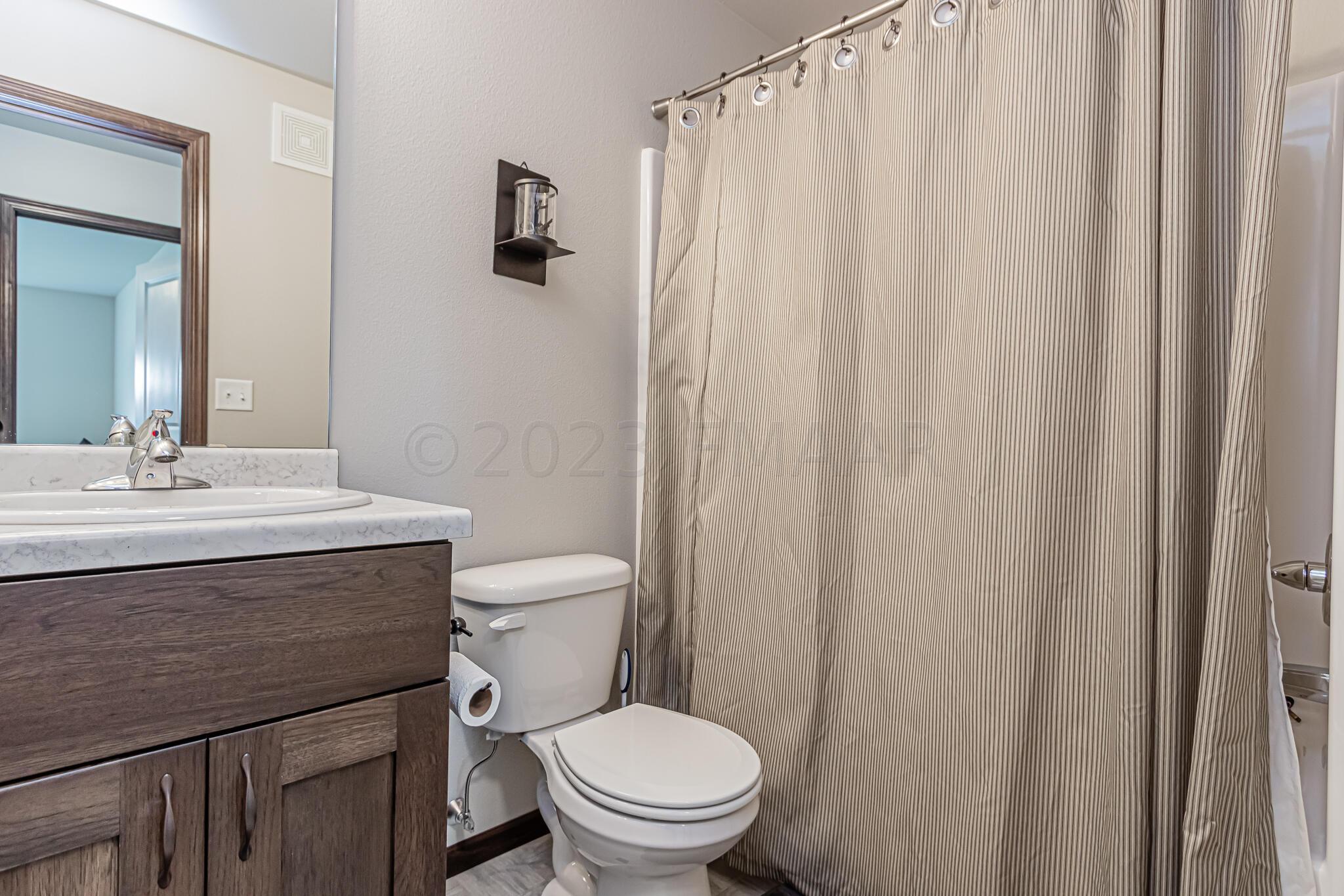 798 Albert Dr W, West Fargo, ND 58078-01