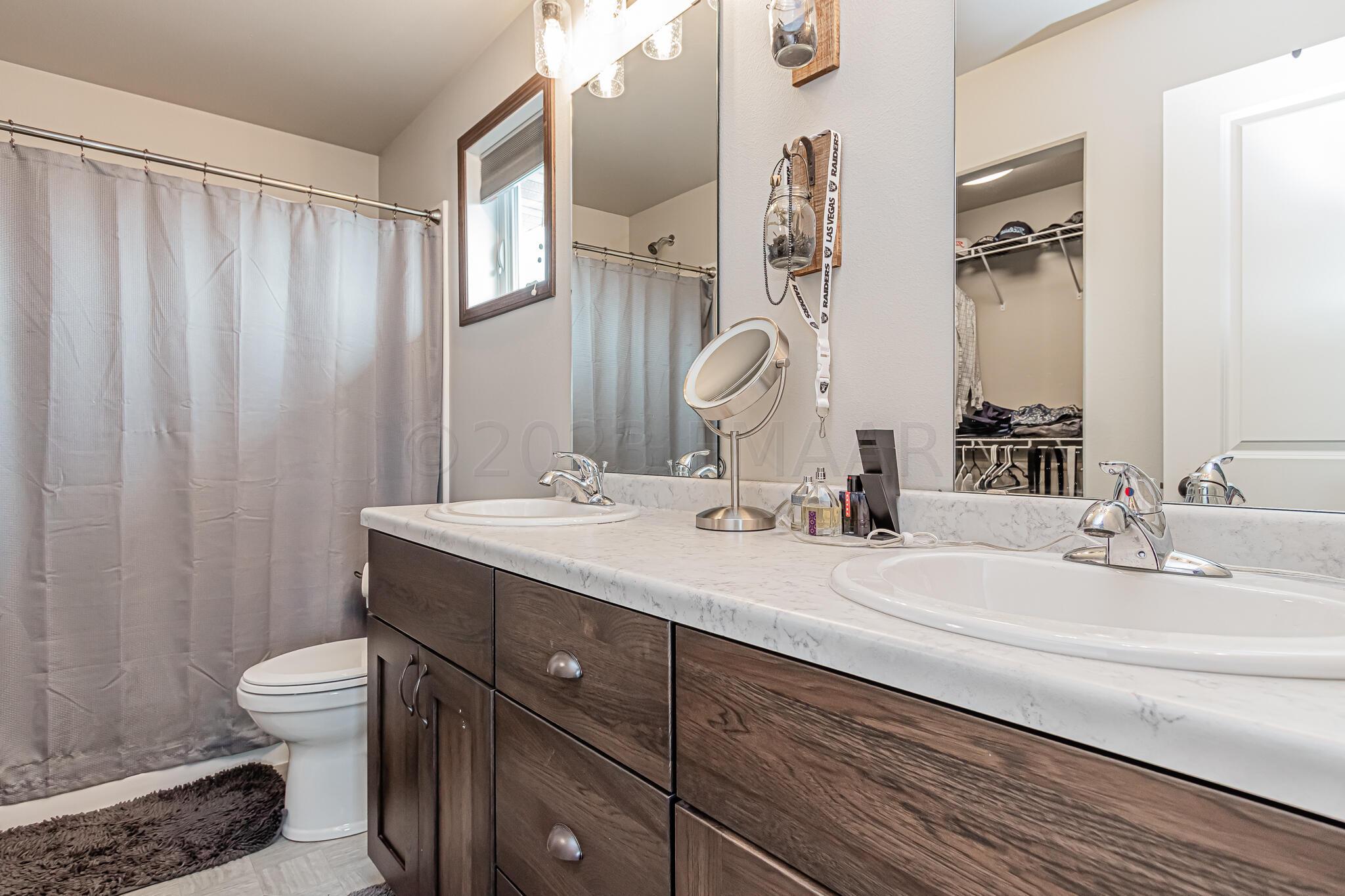 798 Albert Dr W, West Fargo, ND 58078-05