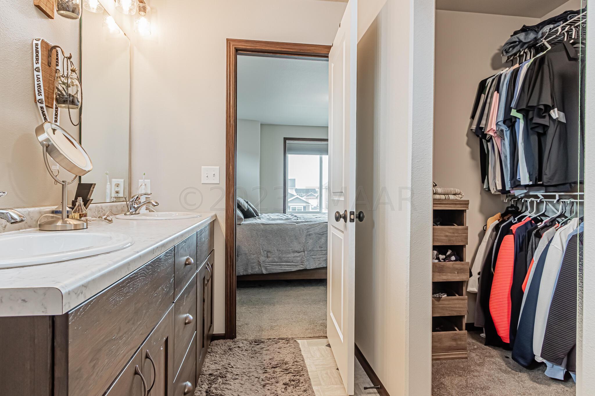 798 Albert Dr W, West Fargo, ND 58078-06