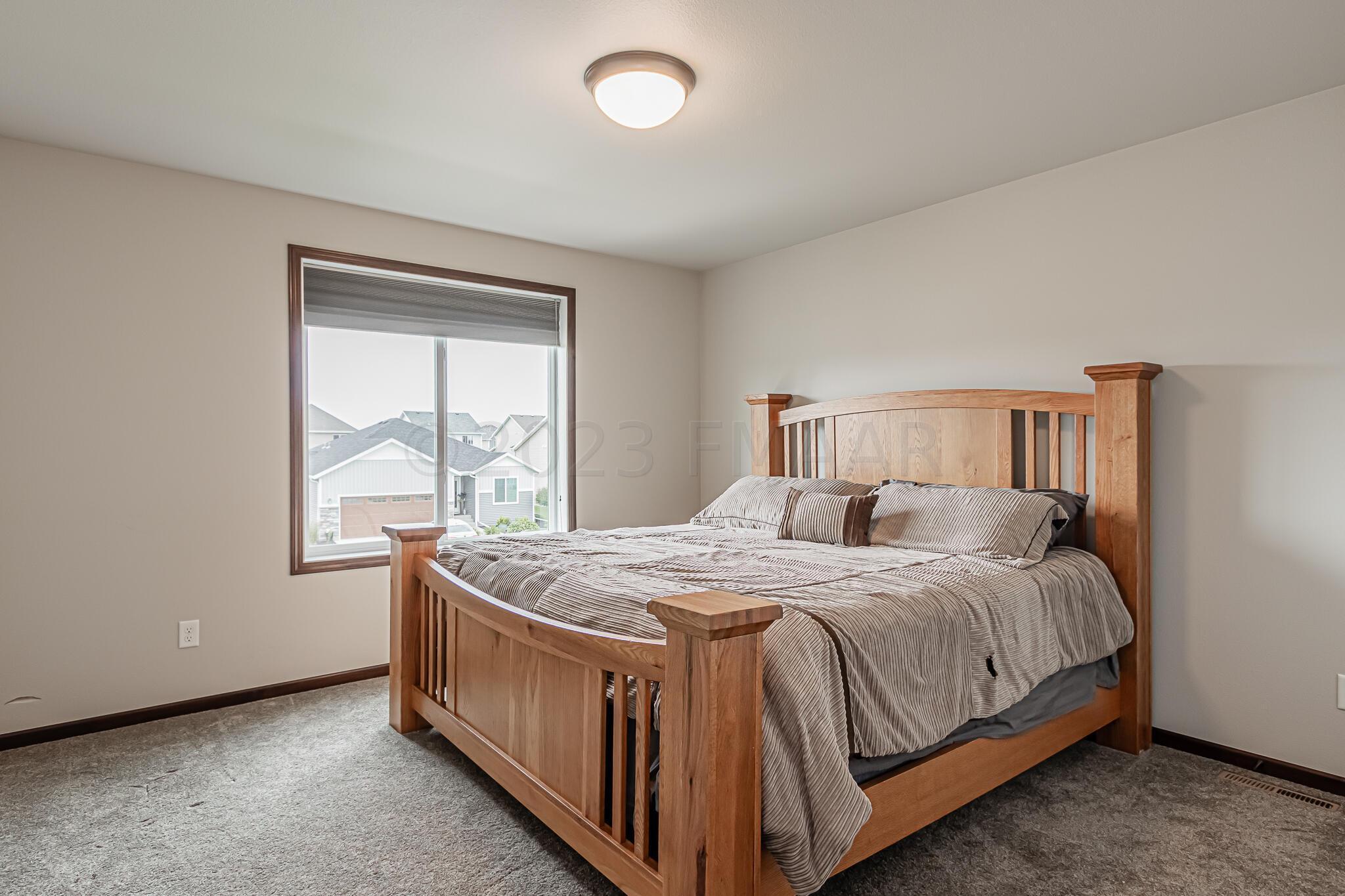 798 Albert Dr W, West Fargo, ND 58078-08