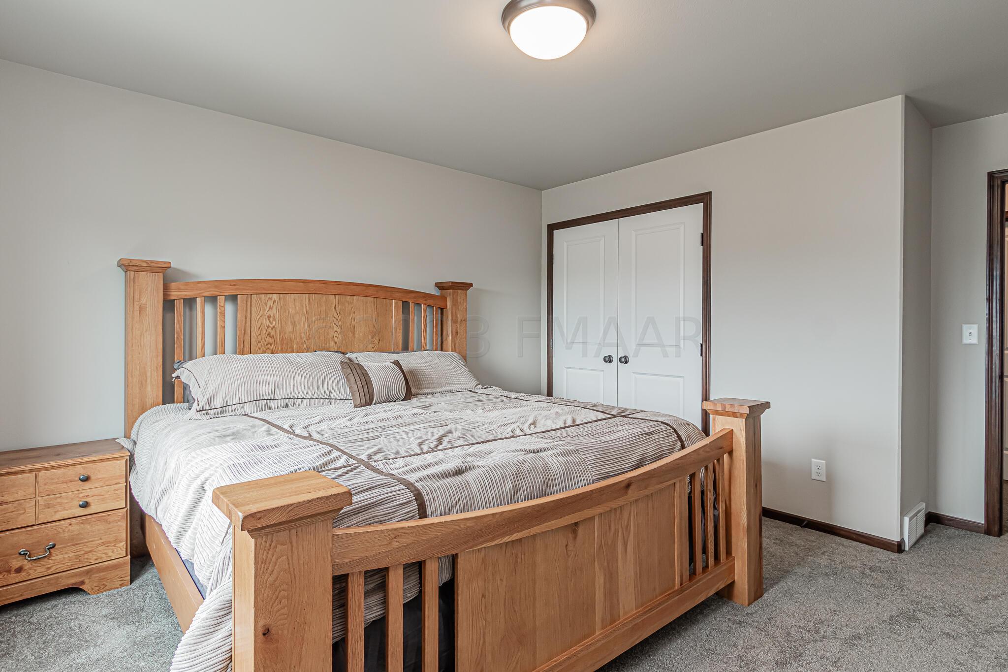 798 Albert Dr W, West Fargo, ND 58078-09
