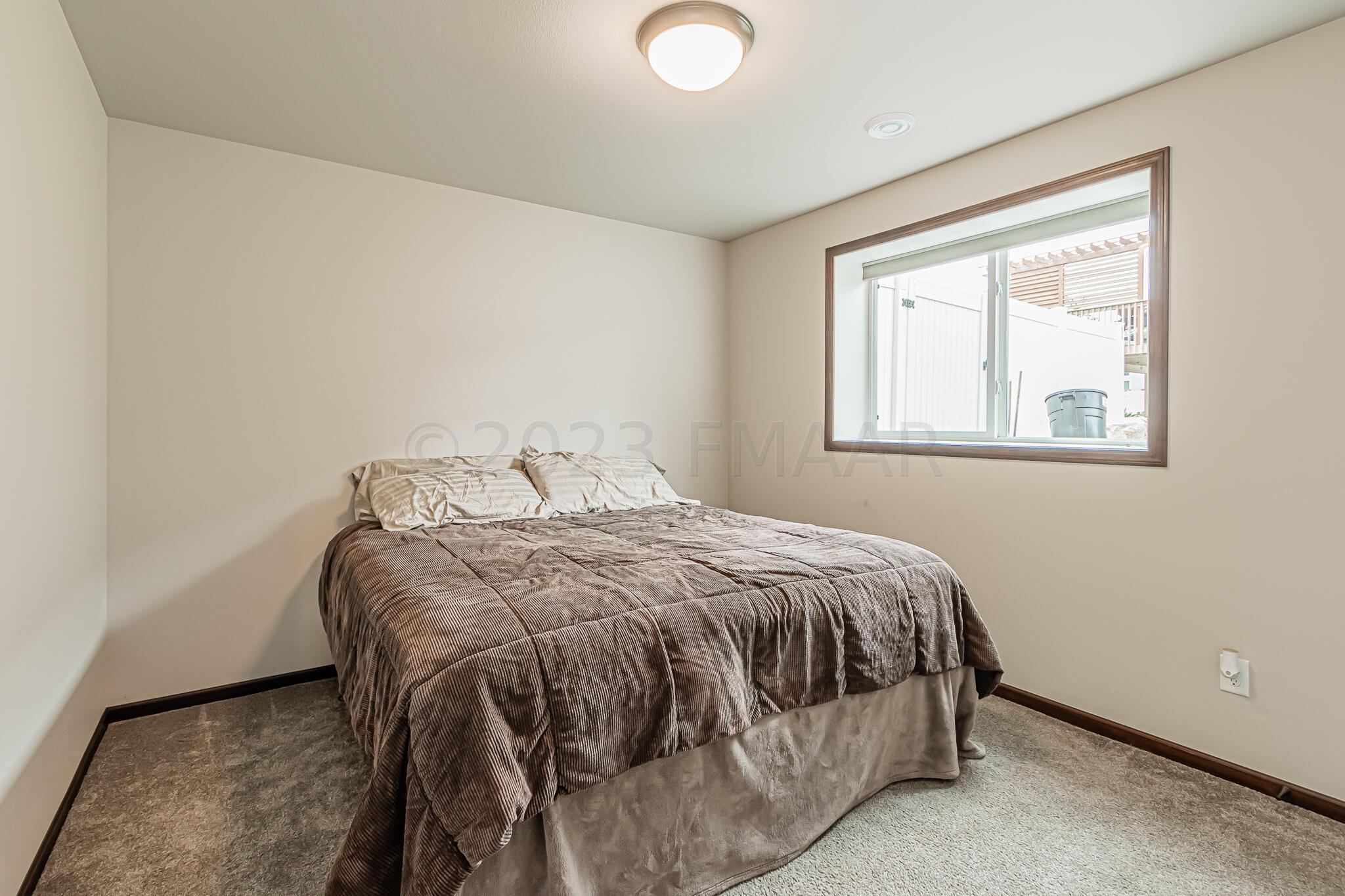 798 Albert Dr W, West Fargo, ND 58078-24