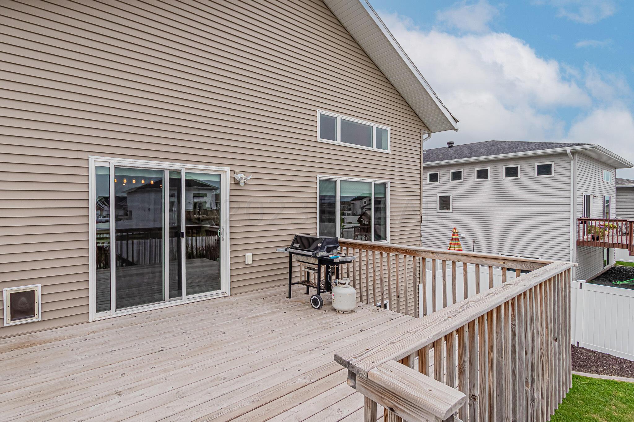 798 Albert Dr W, West Fargo, ND 58078-31