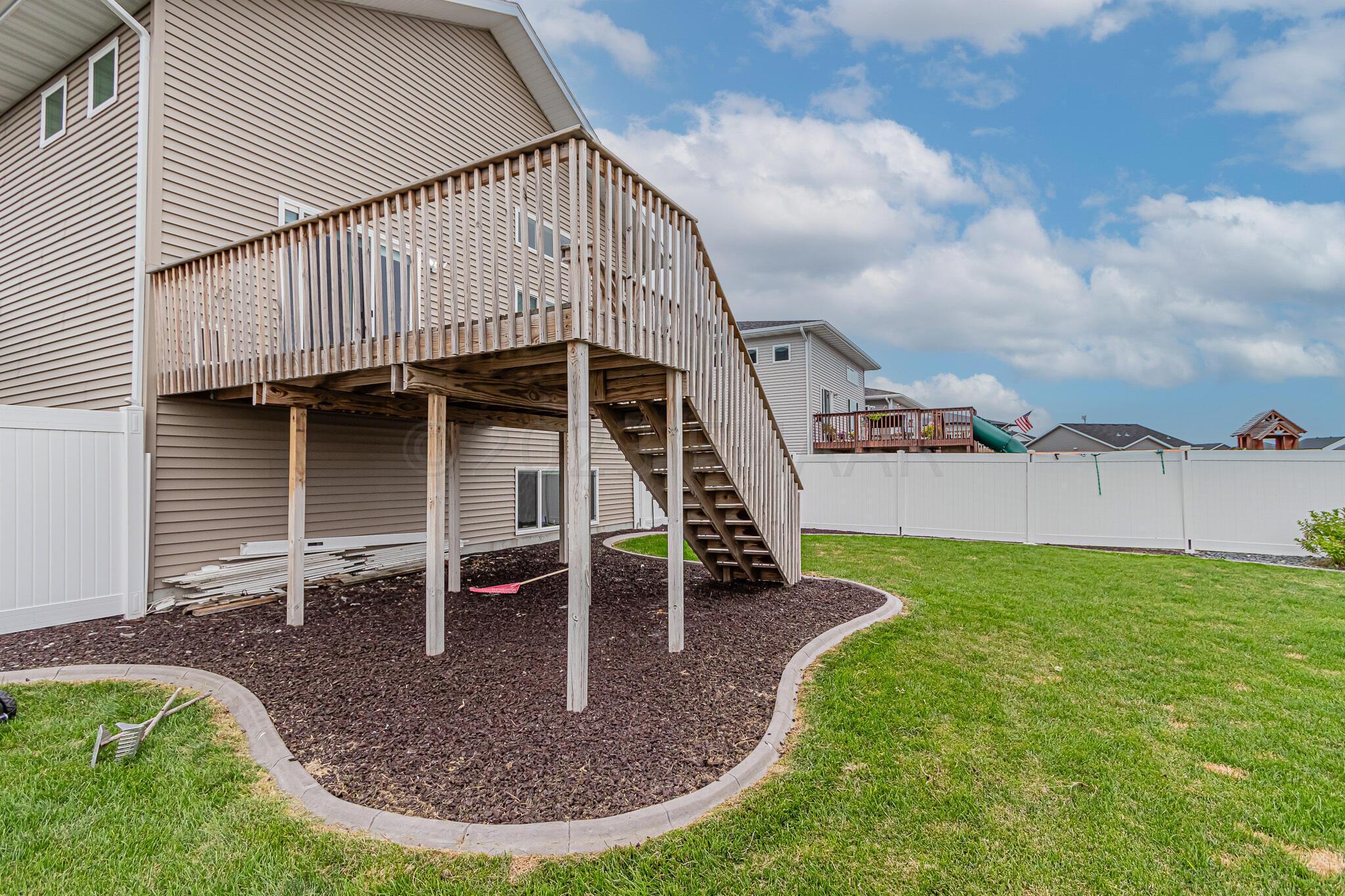 798 Albert Dr W, West Fargo, ND 58078-35