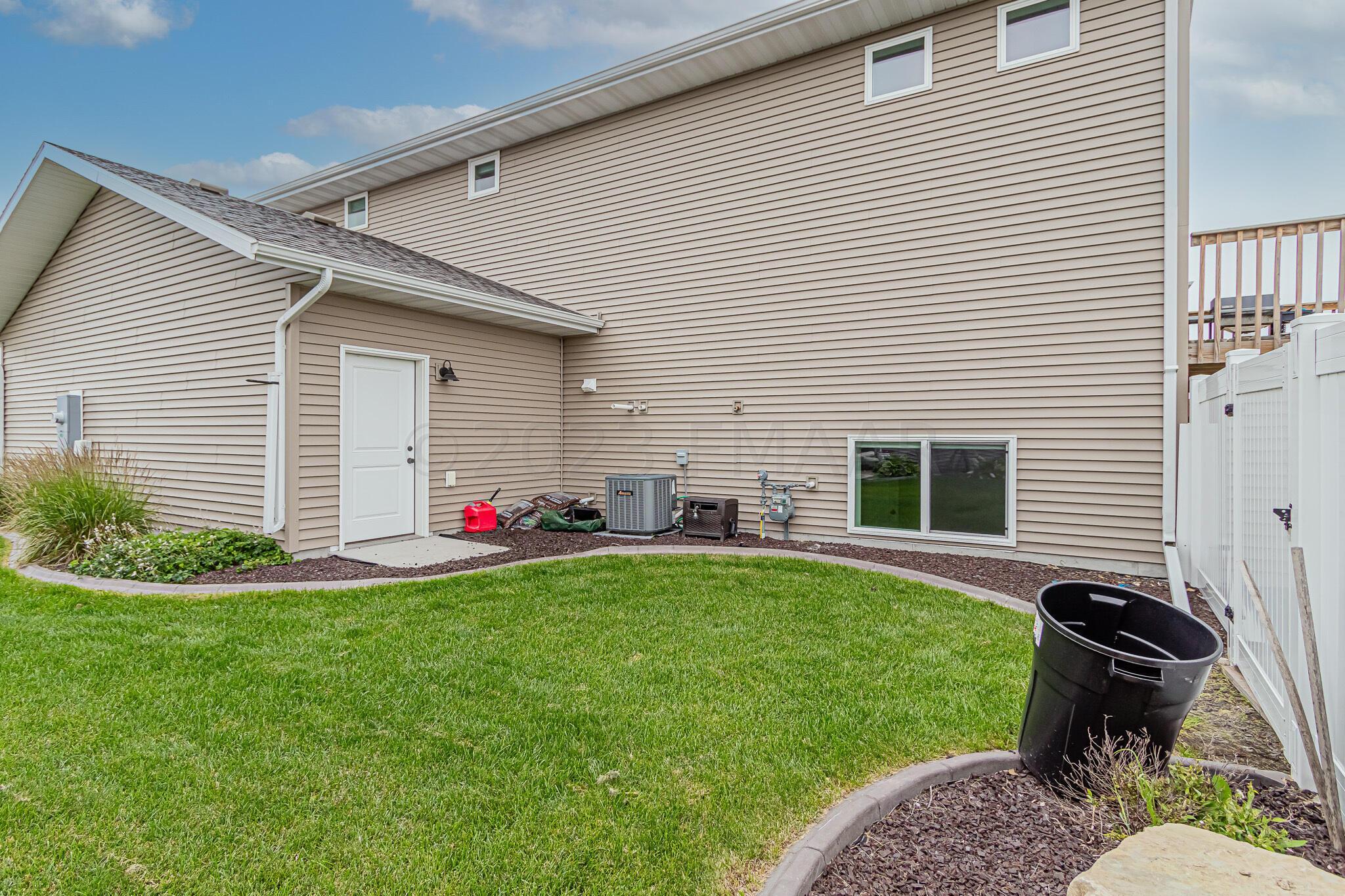 798 Albert Dr W, West Fargo, ND 58078-37