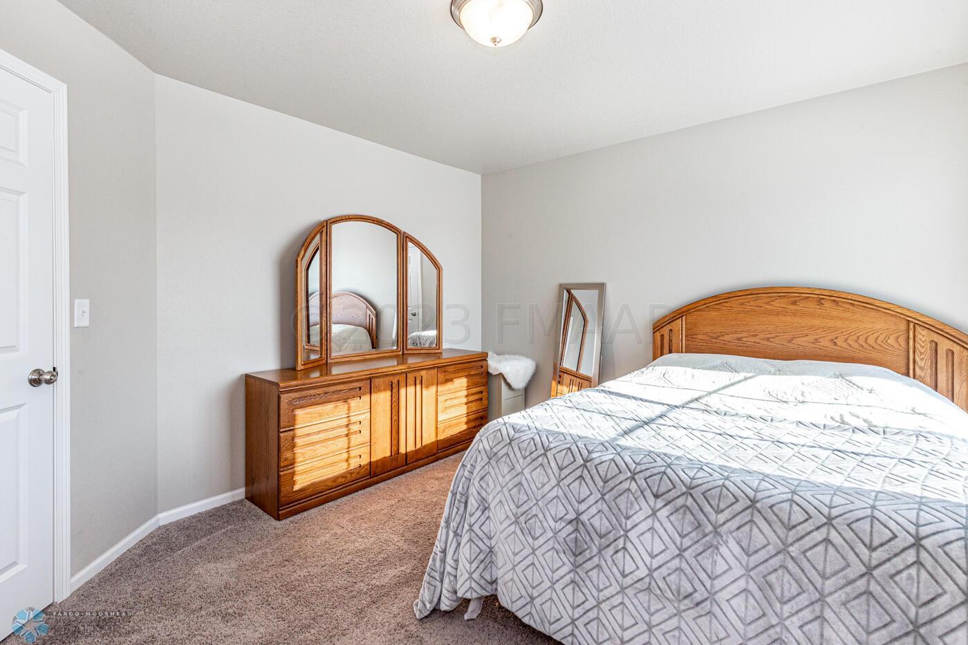 (17) Bed 2