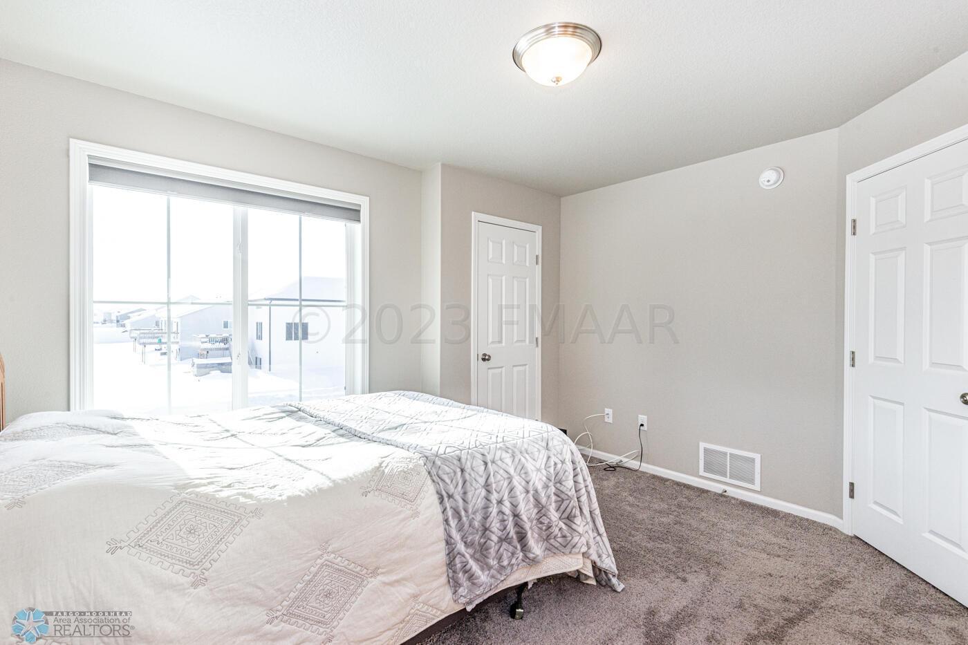 (18) Bed 2