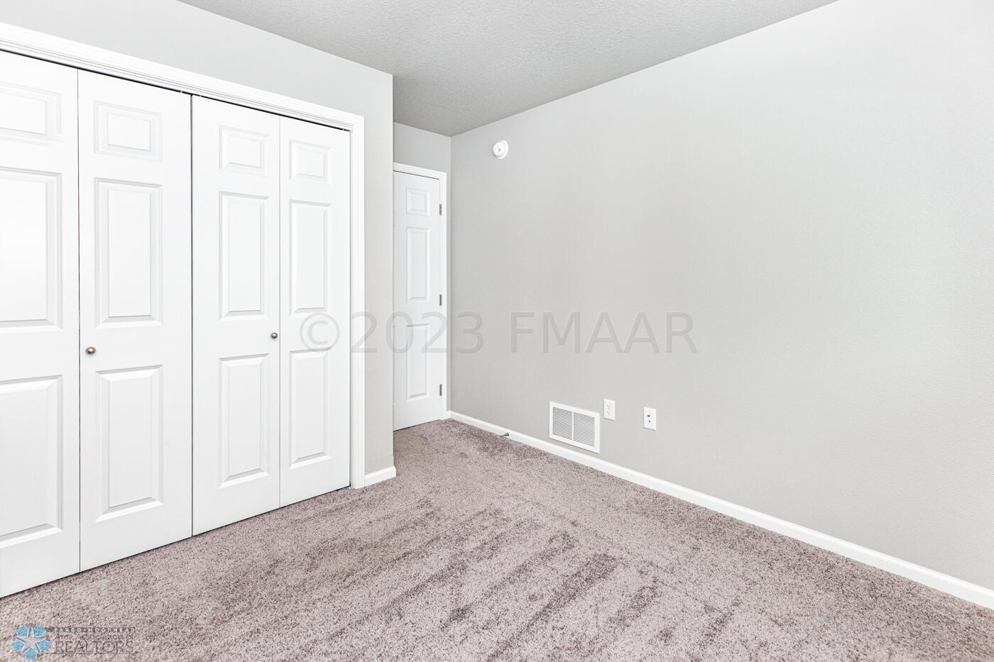(24) Bed 3