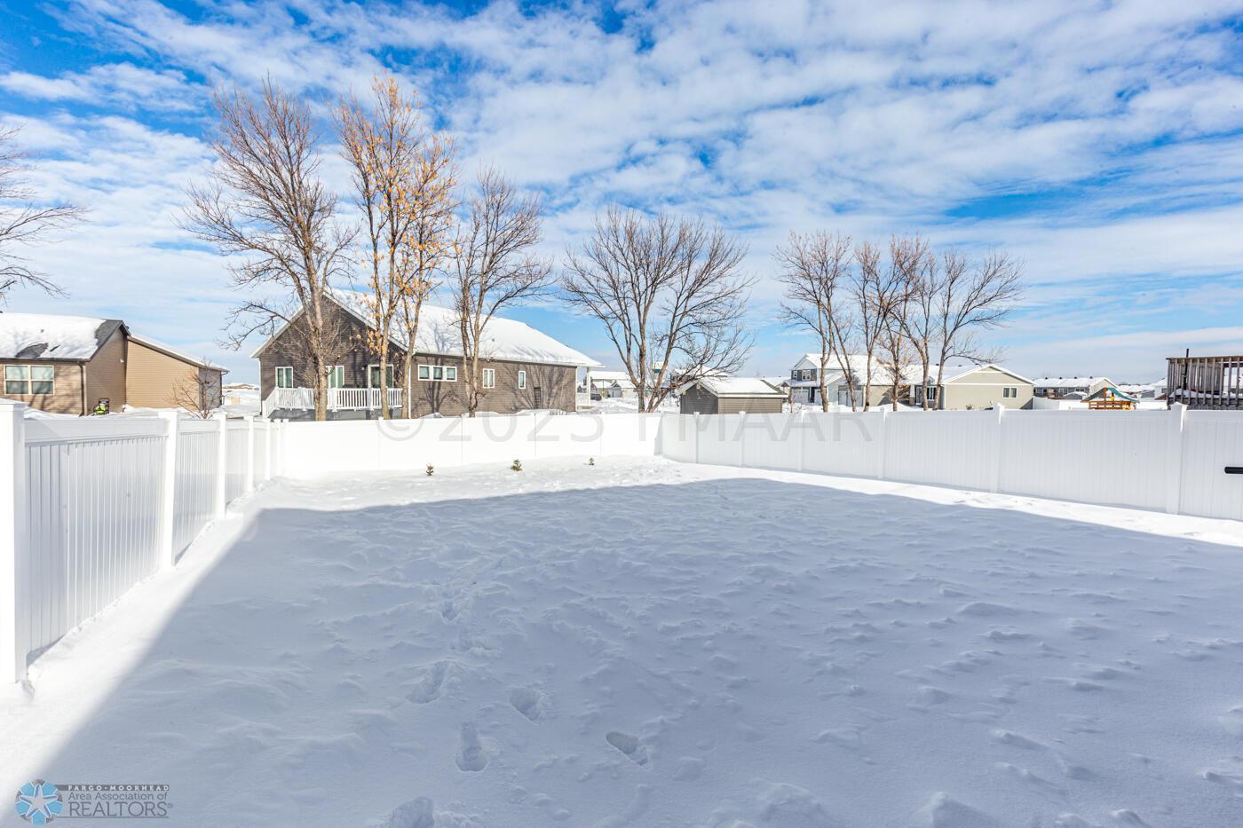 (30) Fully Fenced Yard