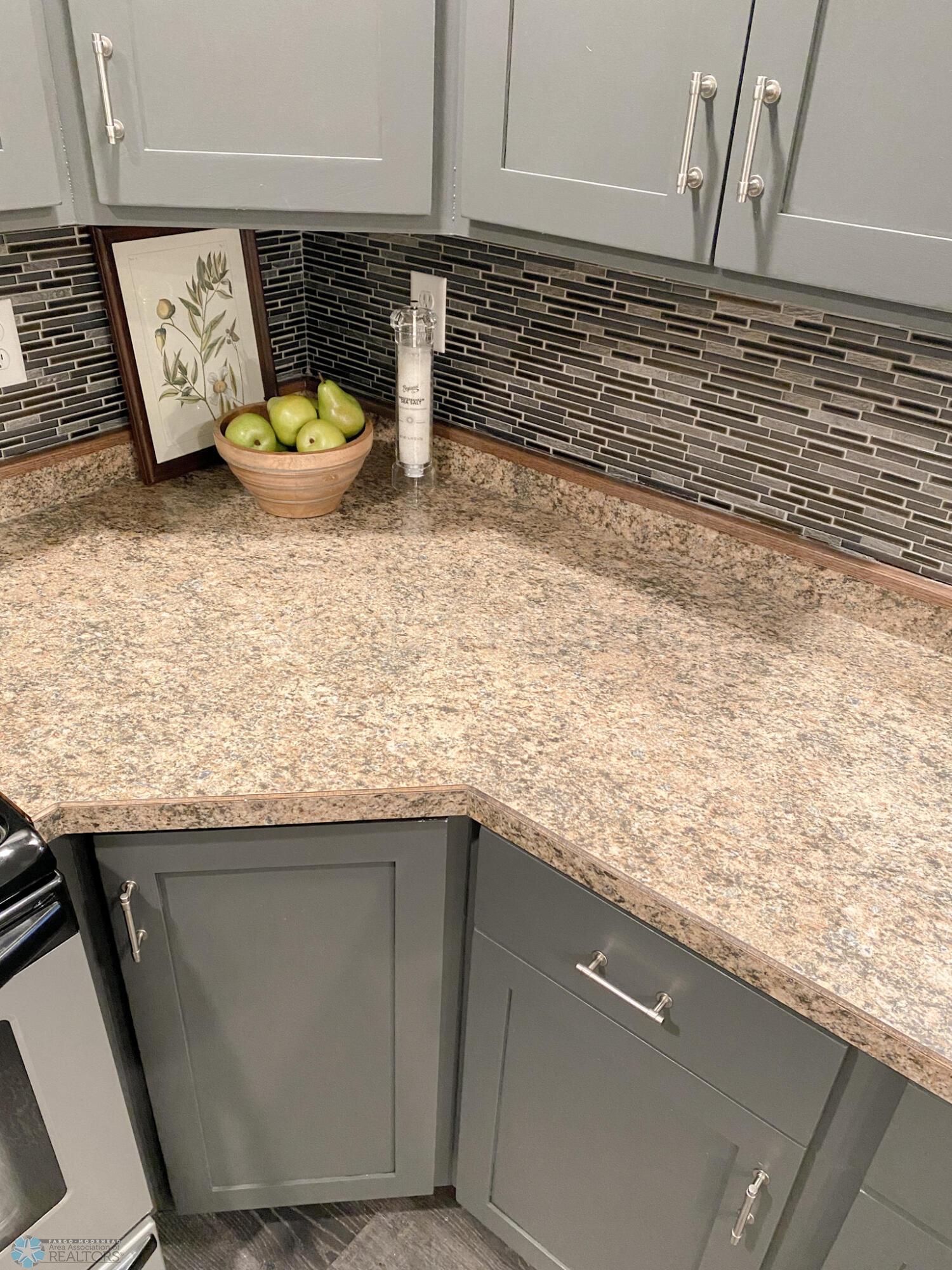 COUNTER TOP/BACKSPLASH