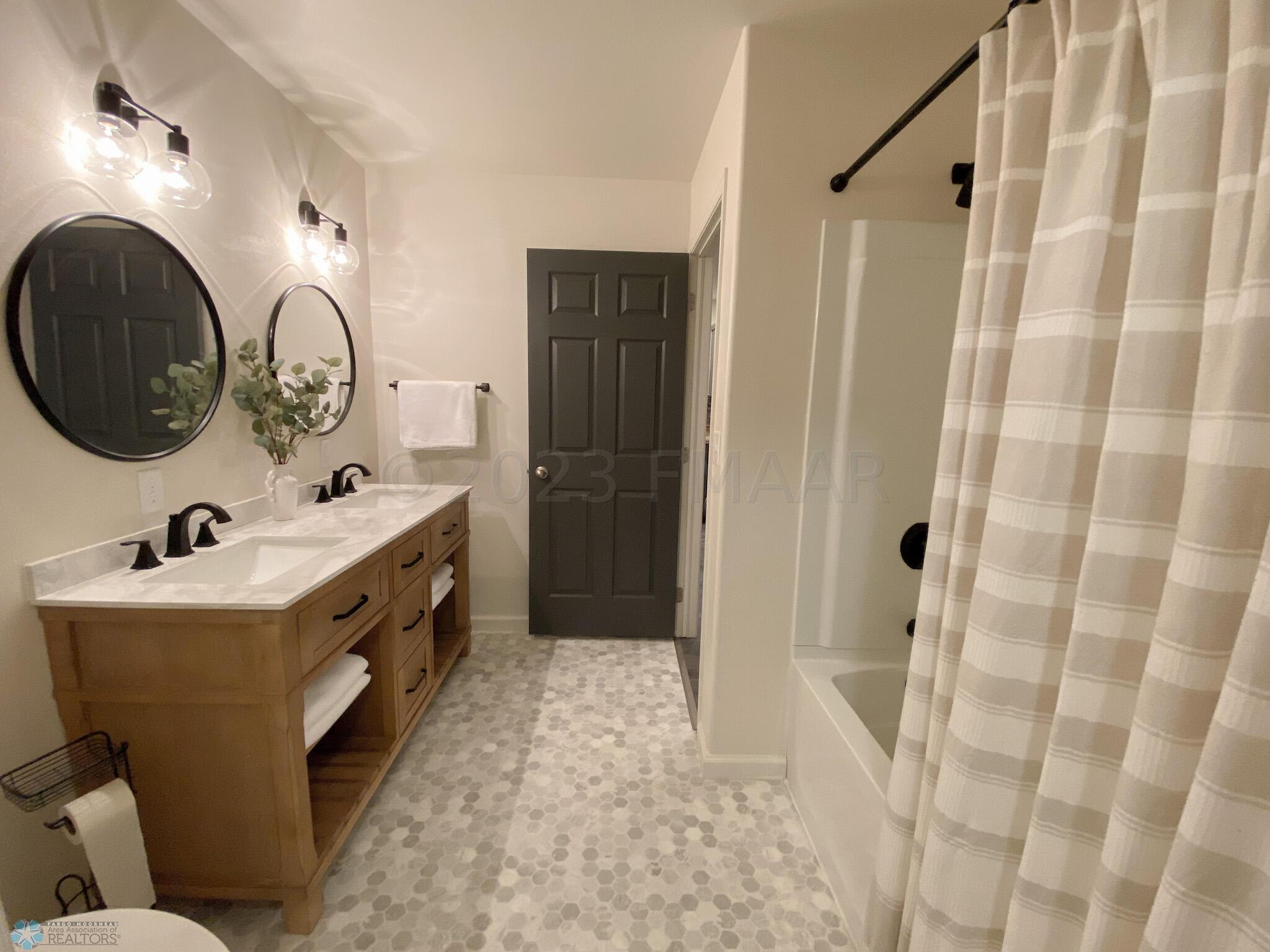 UPPER LEVEL BATH 1