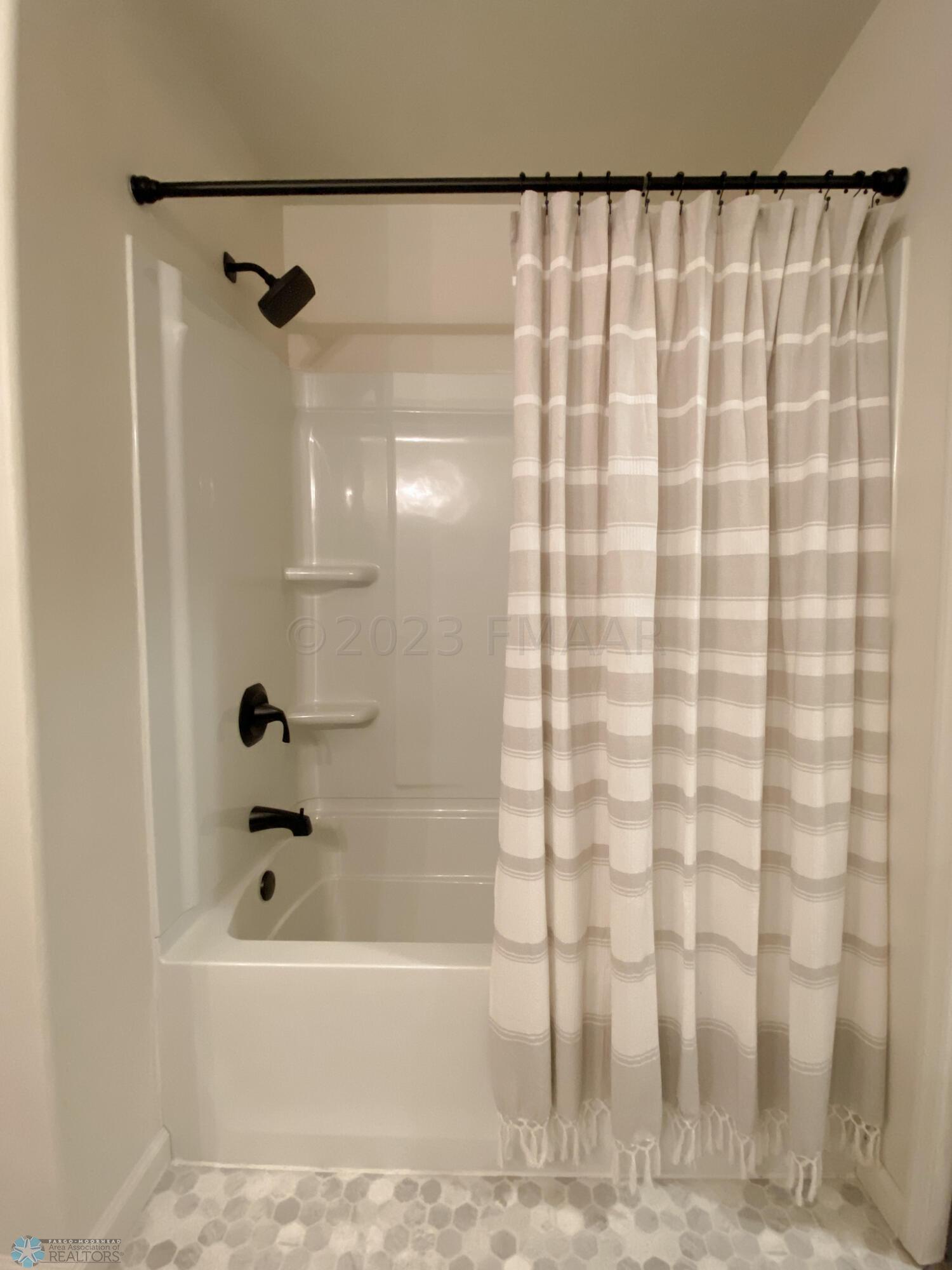 UPPER LEVEL SHOWER TUB