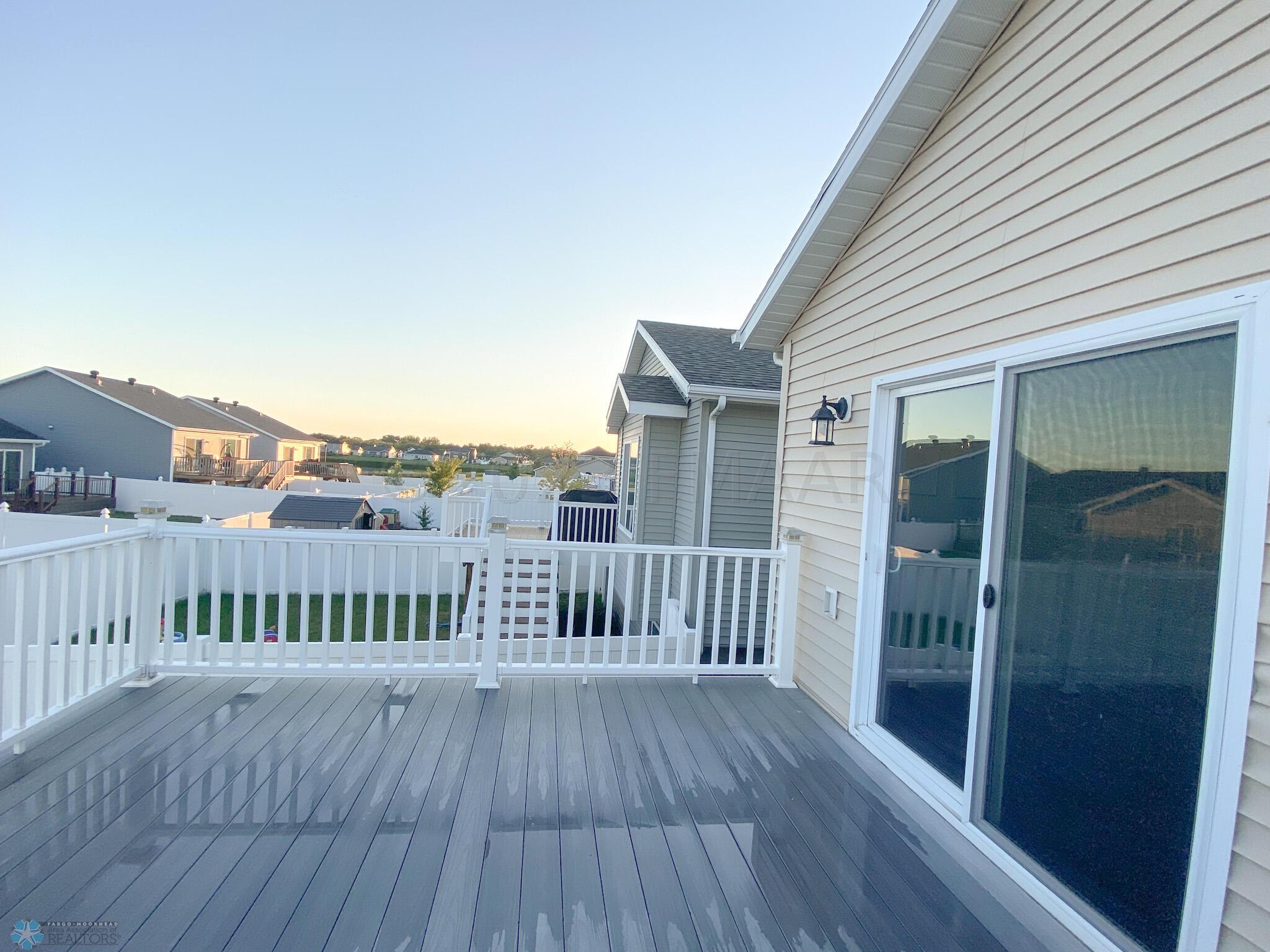 LARGE COMPOSITE DECK
