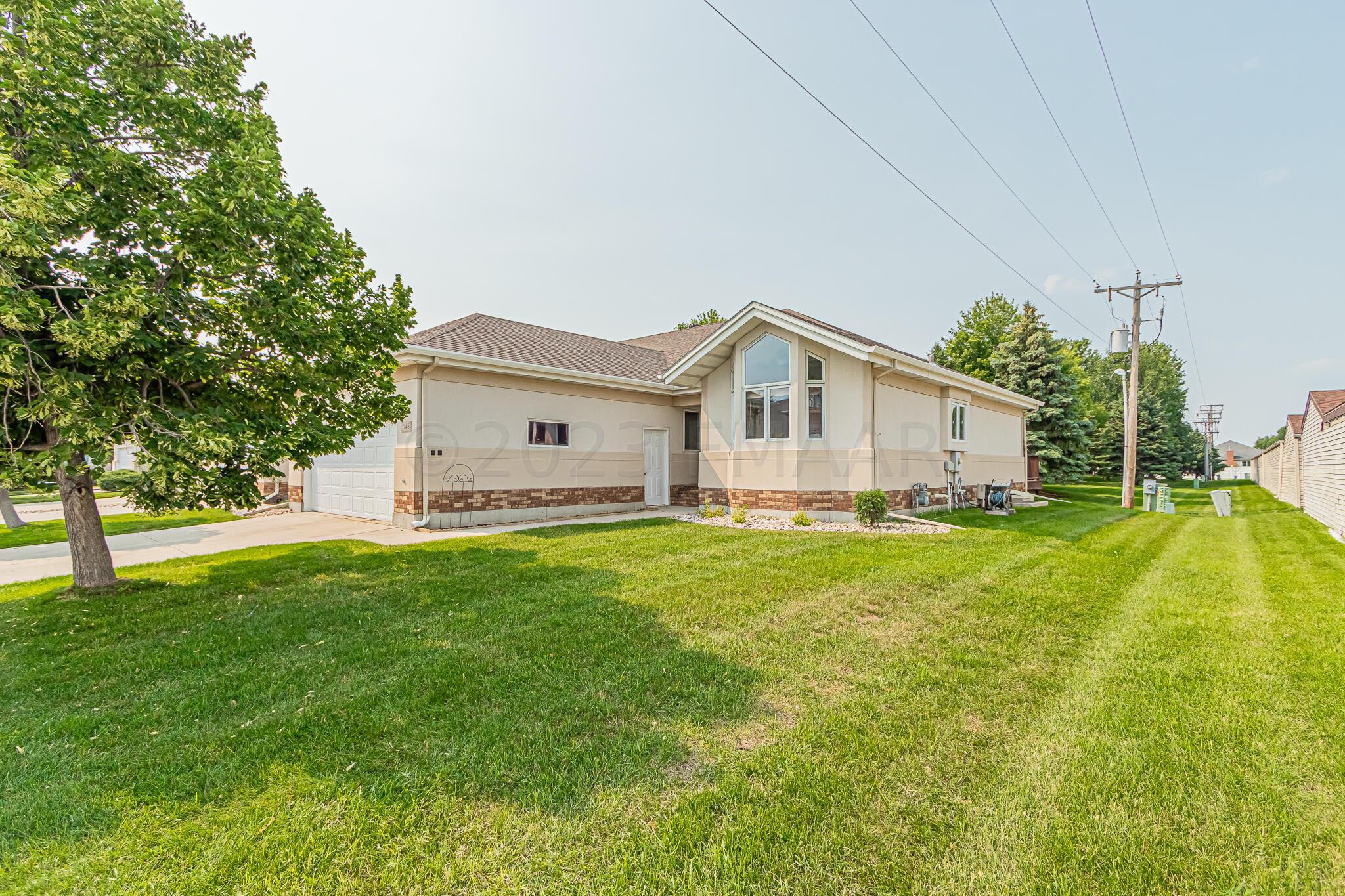 1146 Eagle Park Dr S, Fargo, ND 58104-38