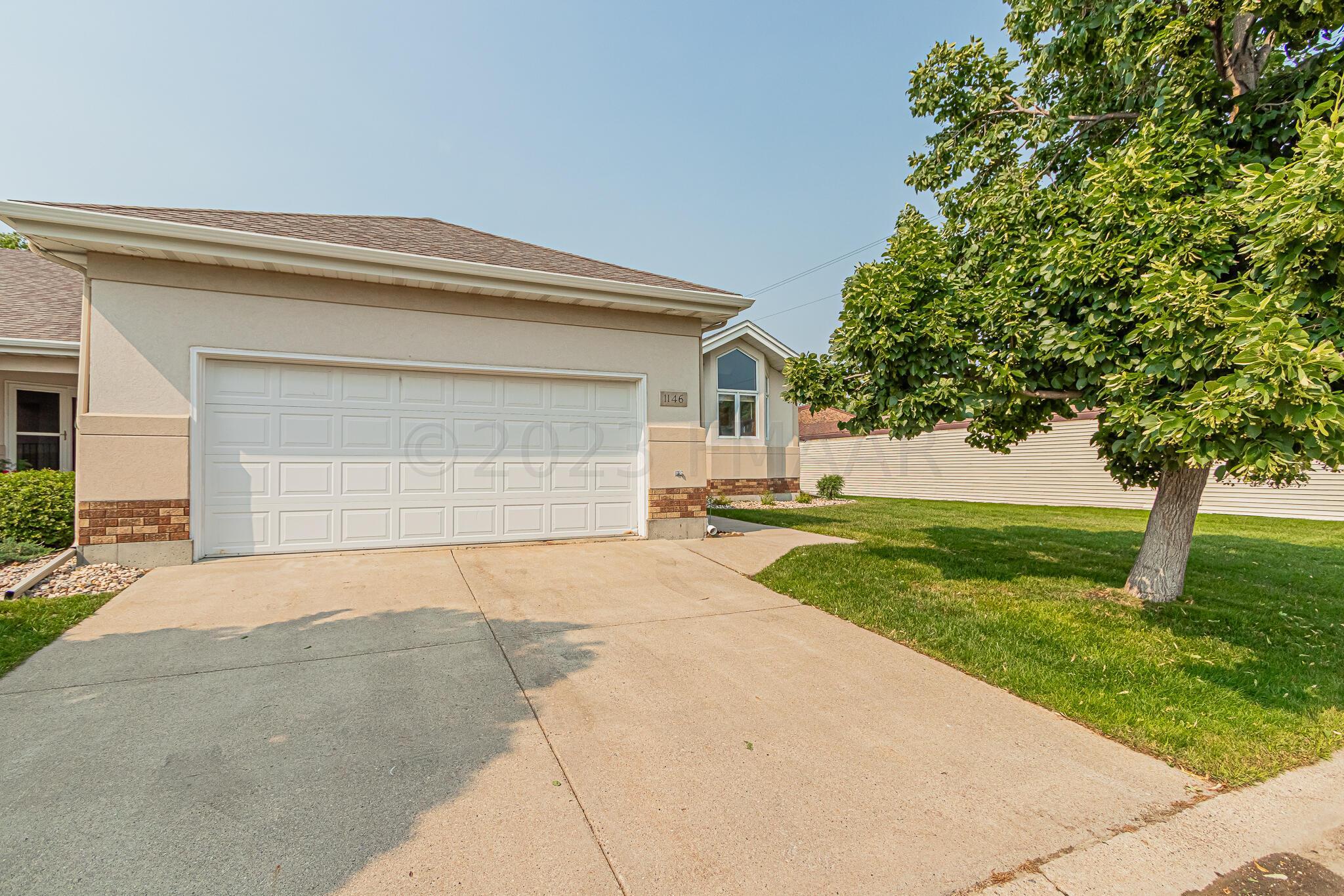 1146 Eagle Park Dr S, Fargo, ND 58104-39