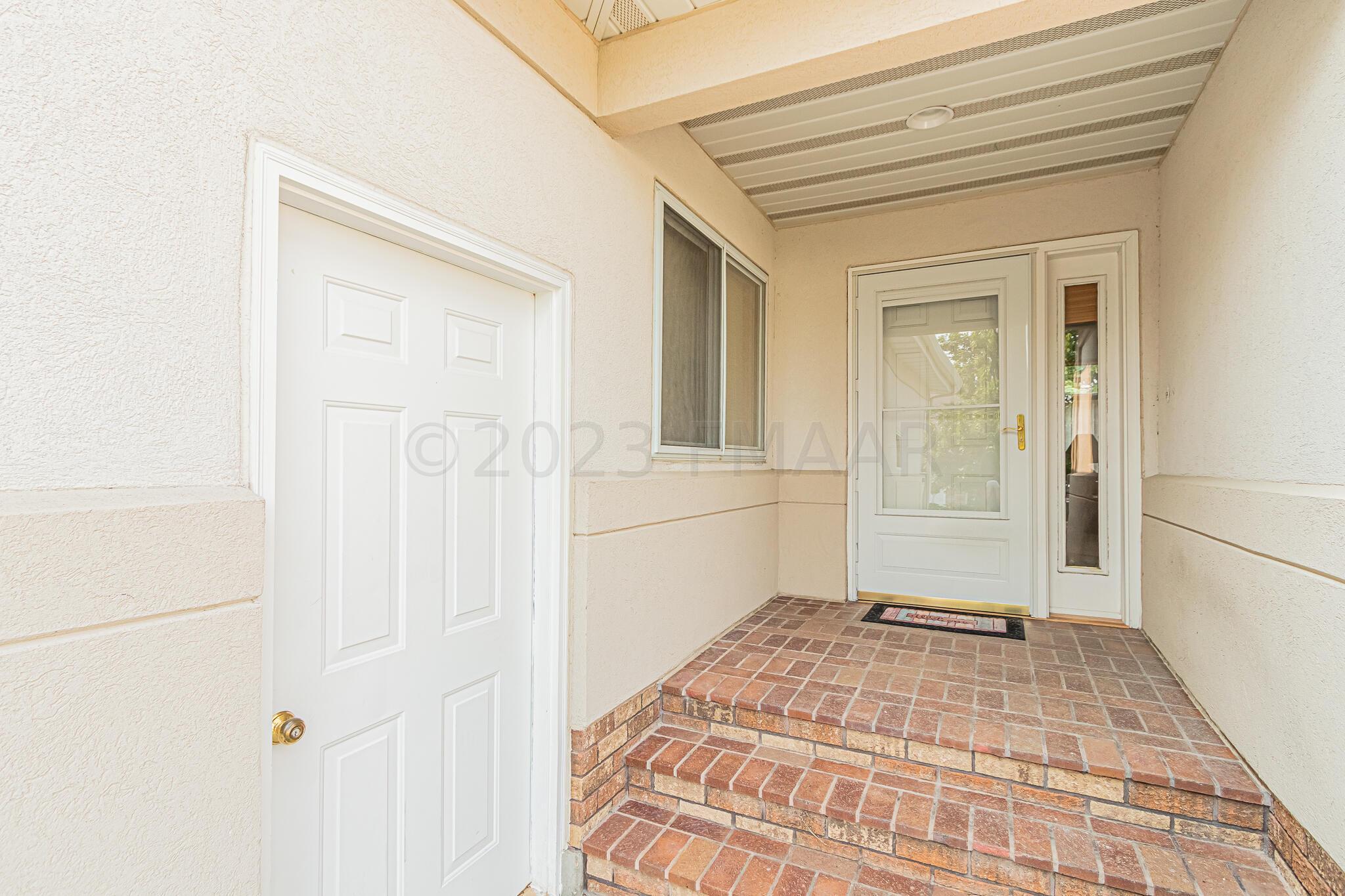 1146 Eagle Park Dr S, Fargo, ND 58104-35