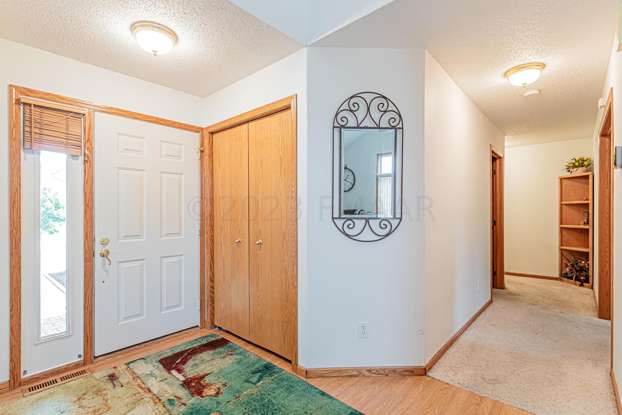 1146 Eagle Park Dr S, Fargo, ND 58104-27