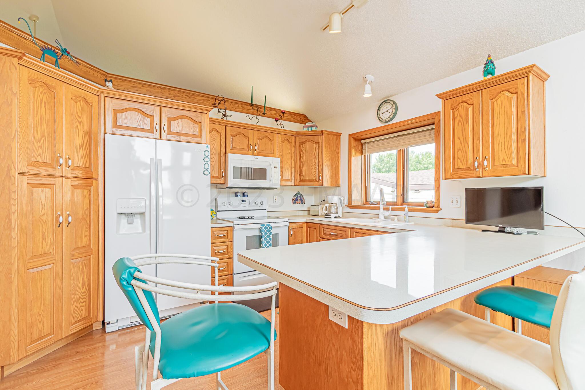 1146 Eagle Park Dr S, Fargo, ND 58104-31