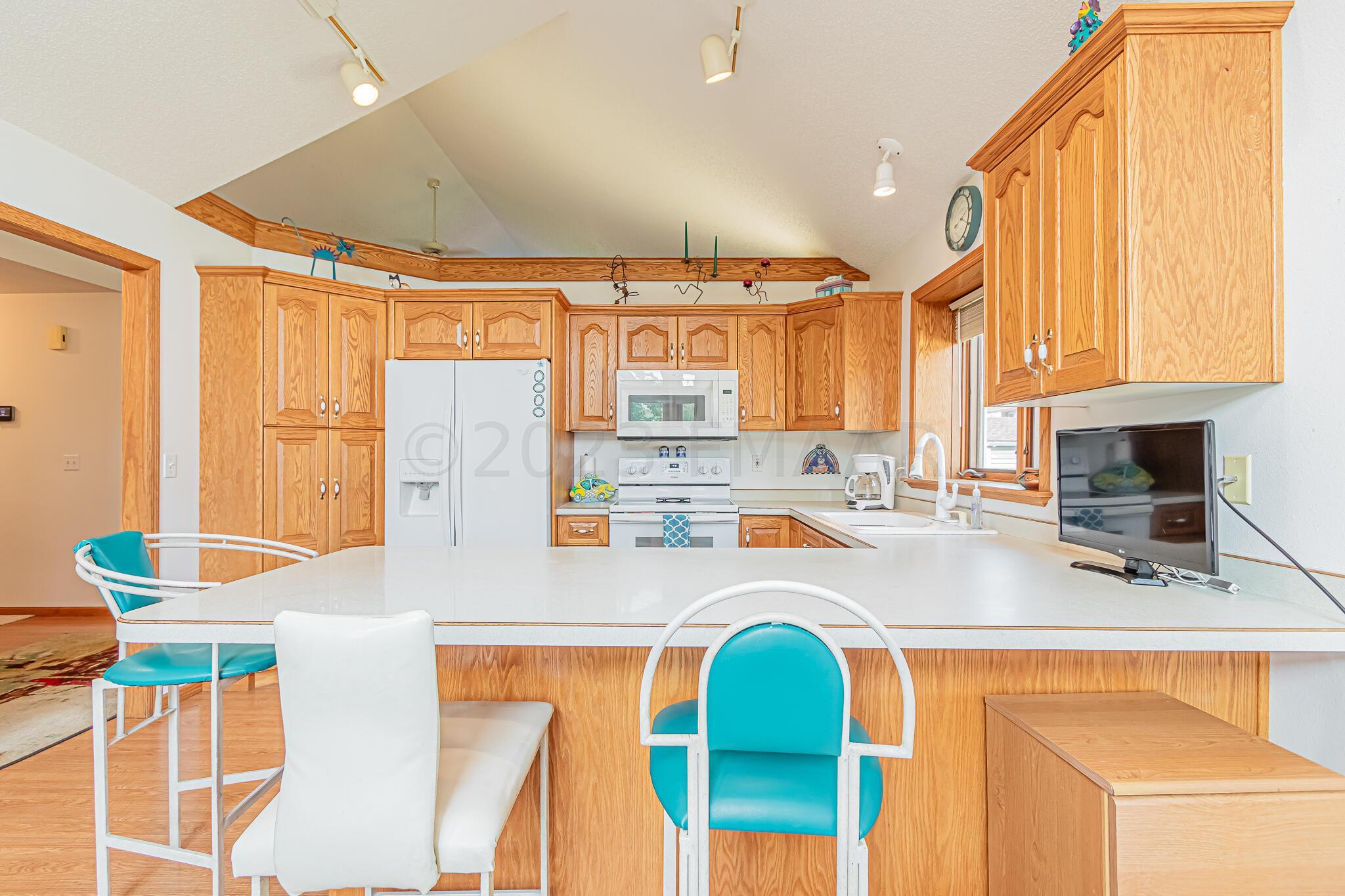 1146 Eagle Park Dr S, Fargo, ND 58104-30