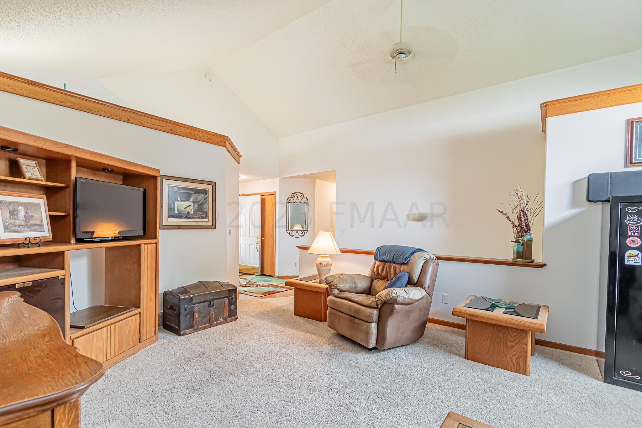 1146 Eagle Park Dr S, Fargo, ND 58104-26