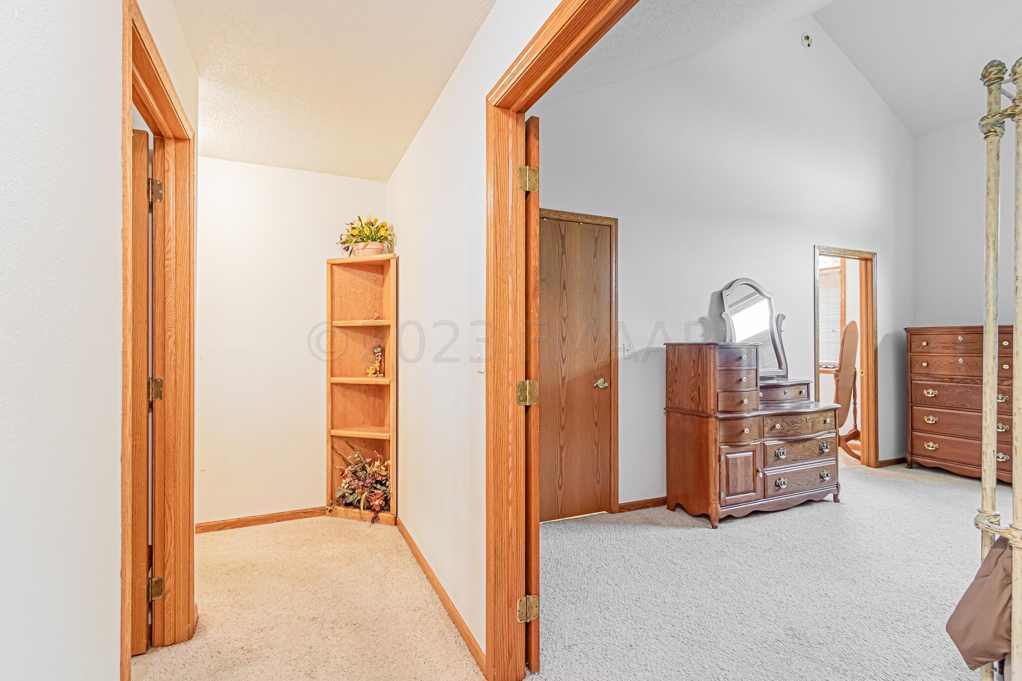 1146 Eagle Park Dr S, Fargo, ND 58104-16