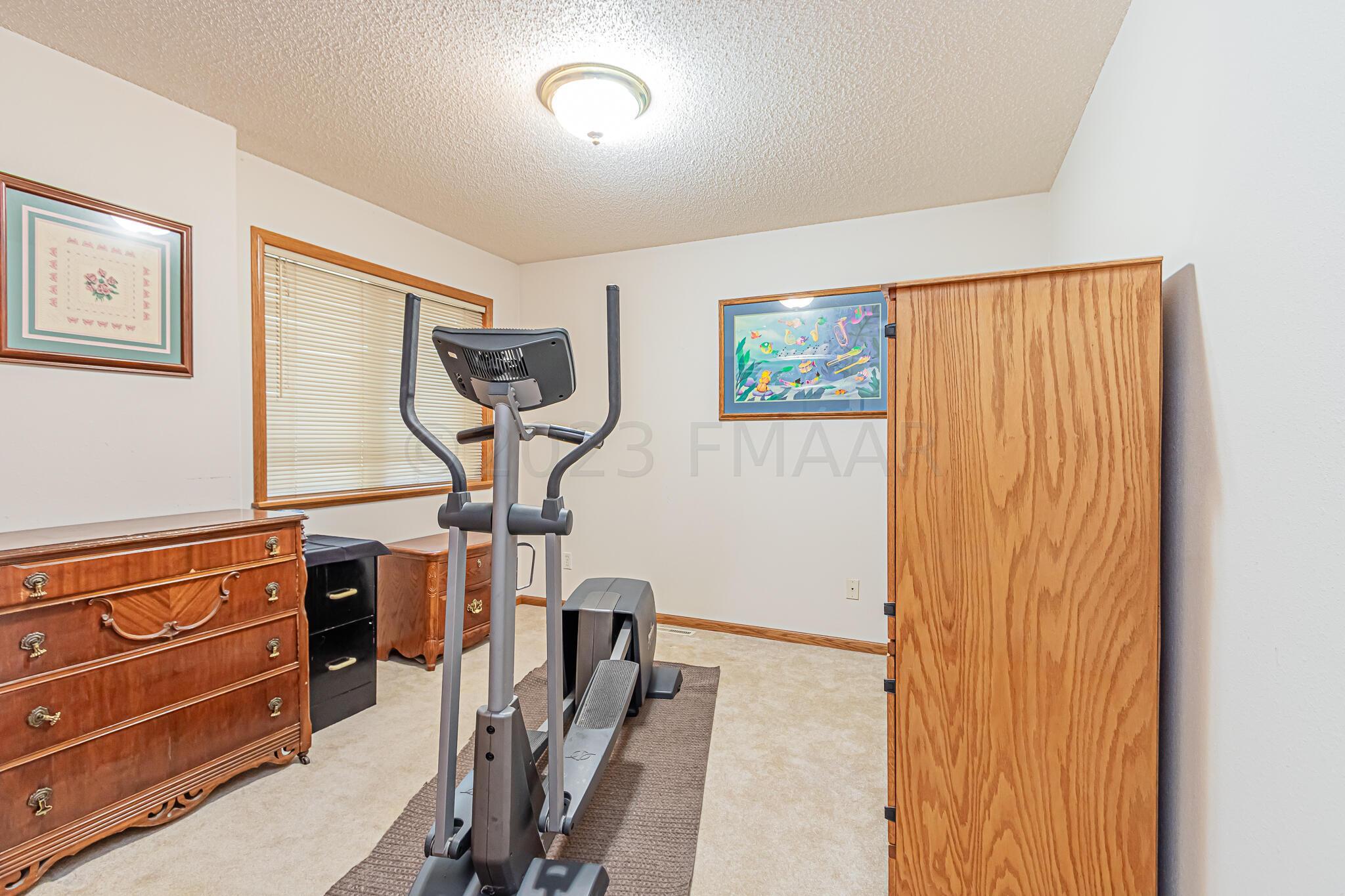 1146 Eagle Park Dr S, Fargo, ND 58104-14