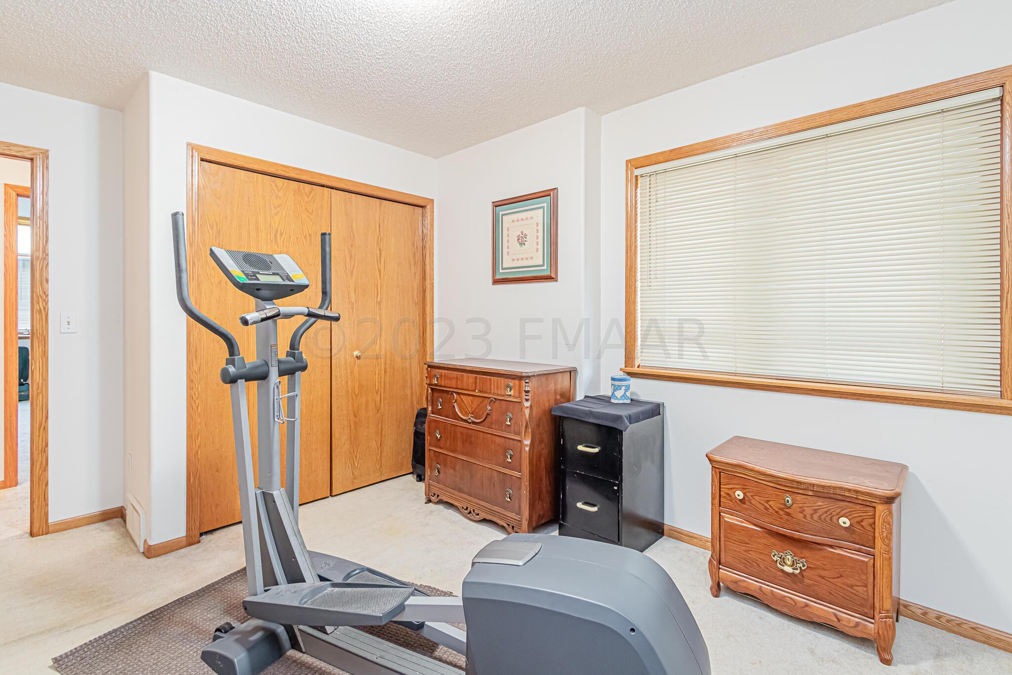 1146 Eagle Park Dr S, Fargo, ND 58104-15