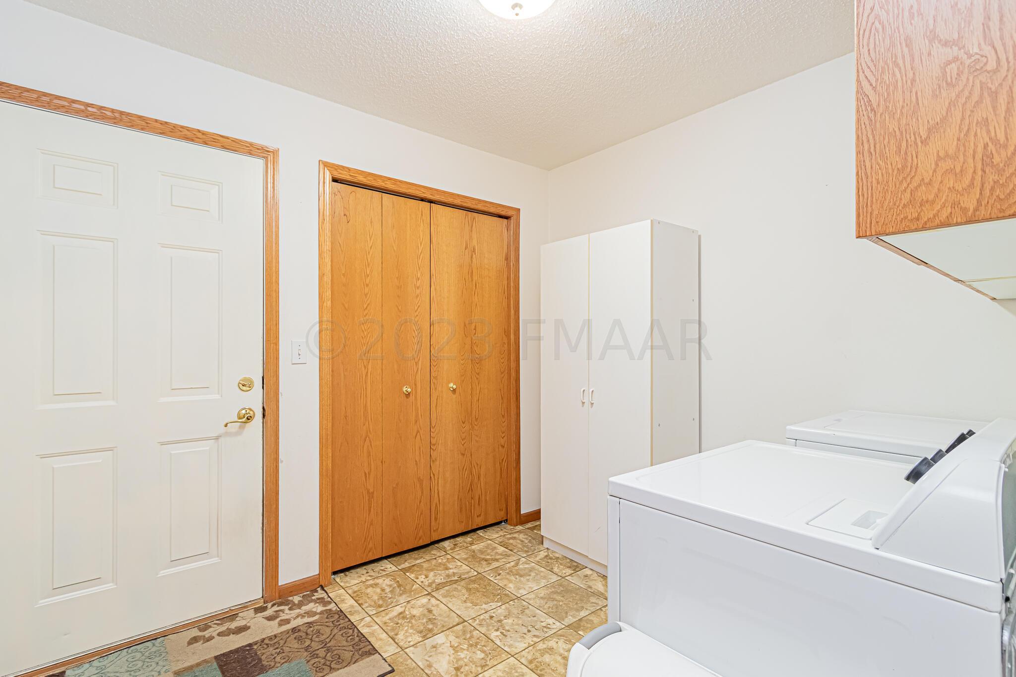 1146 Eagle Park Dr S, Fargo, ND 58104-11