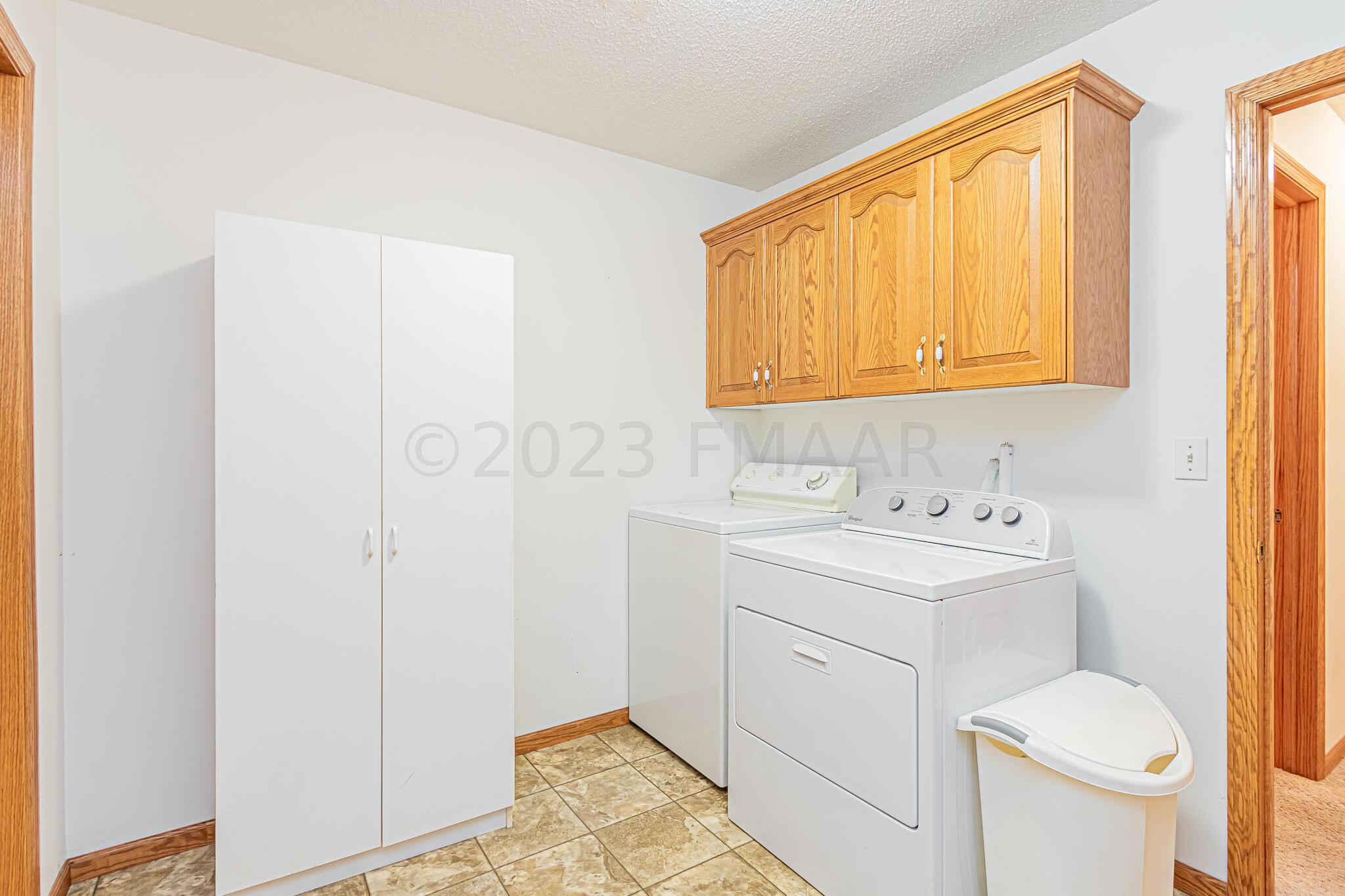 1146 Eagle Park Dr S, Fargo, ND 58104-12