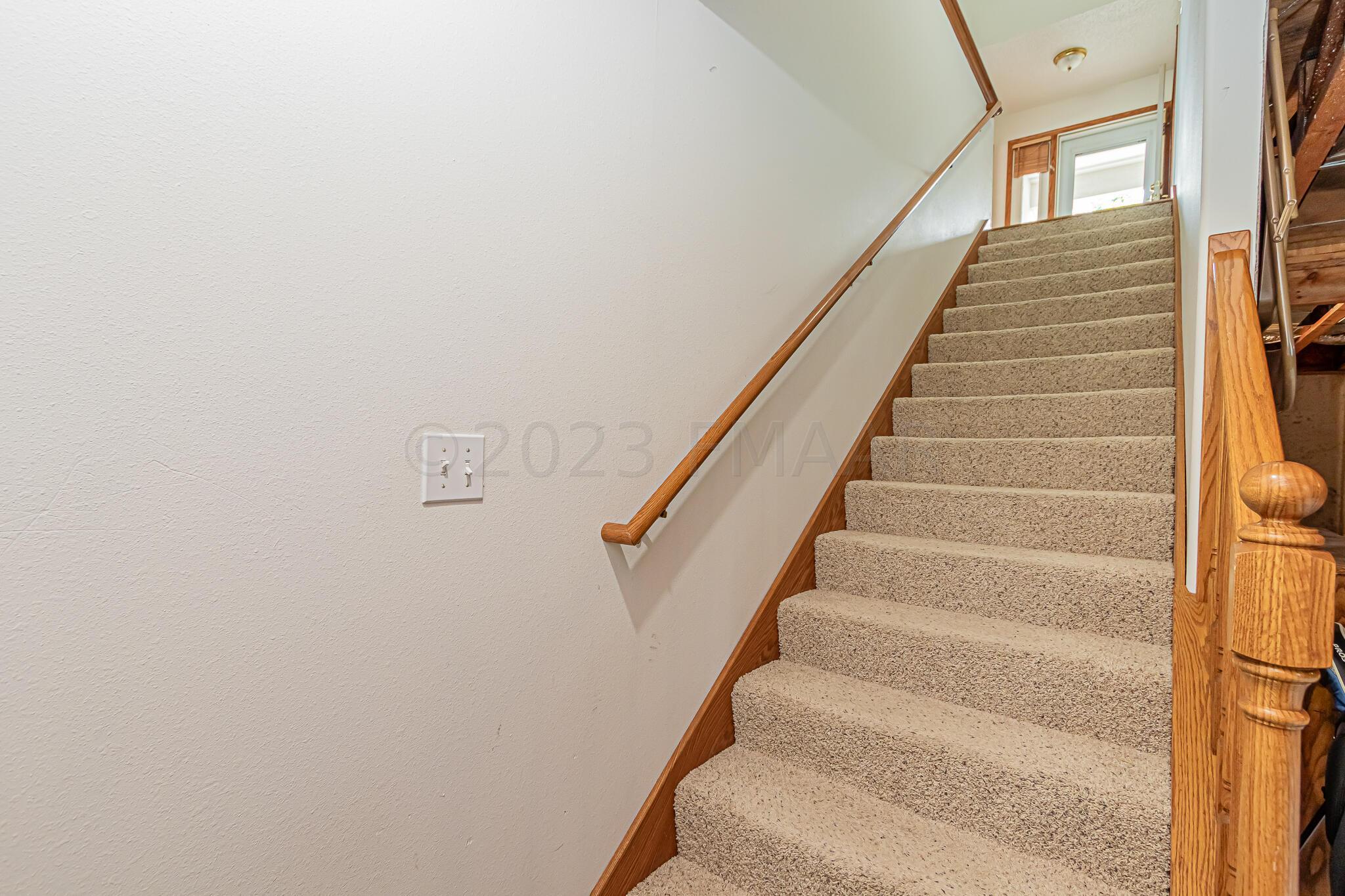1146 Eagle Park Dr S, Fargo, ND 58104-10
