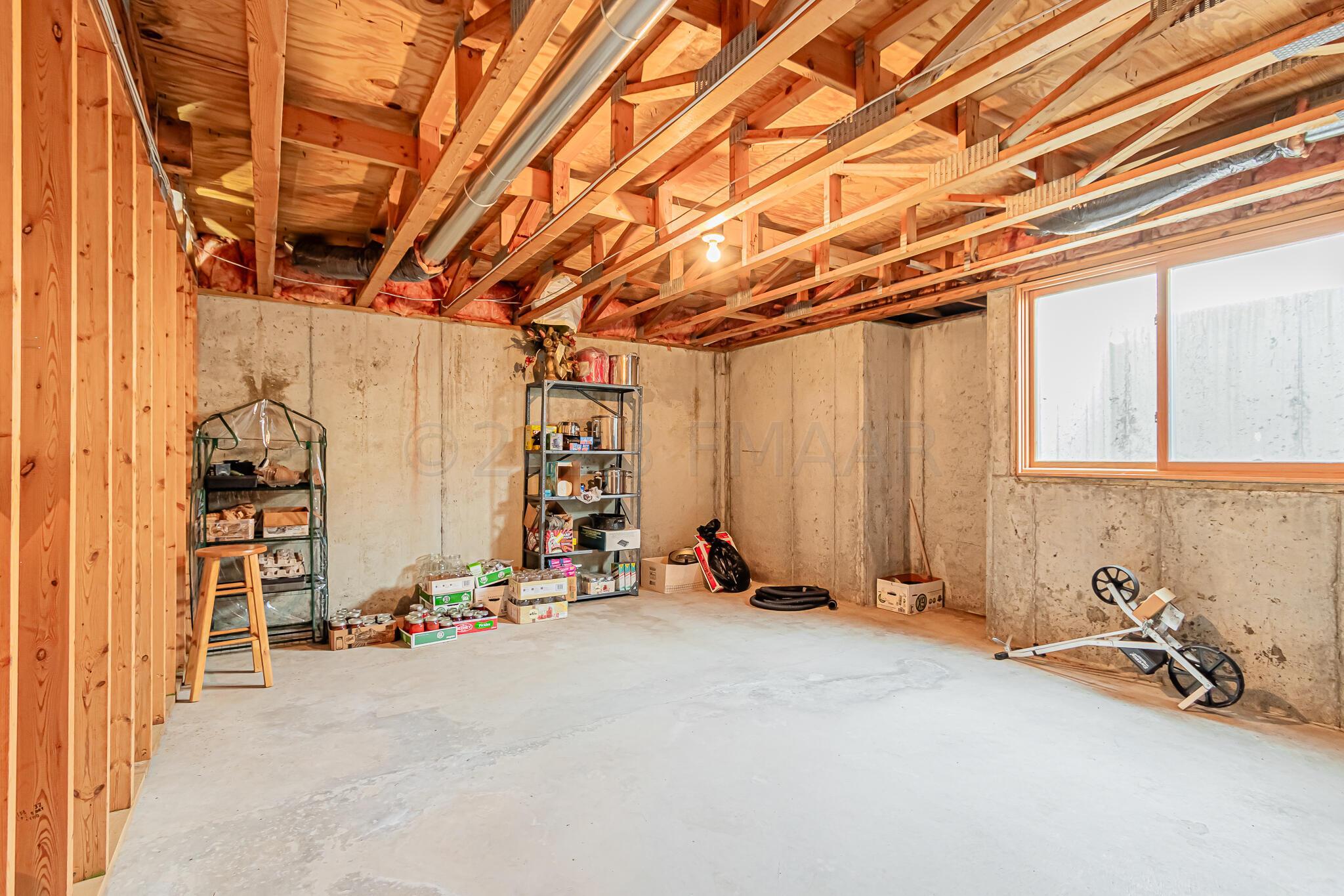 1146 Eagle Park Dr S, Fargo, ND 58104-01