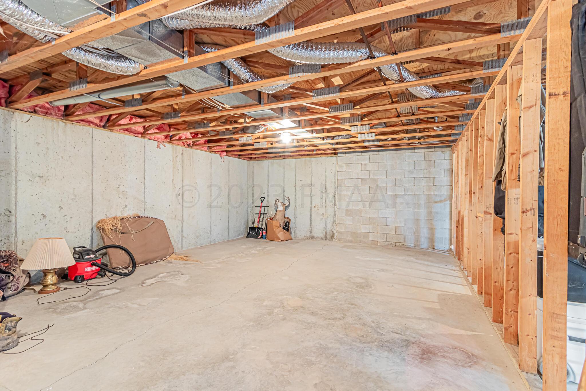 1146 Eagle Park Dr S, Fargo, ND 58104-06