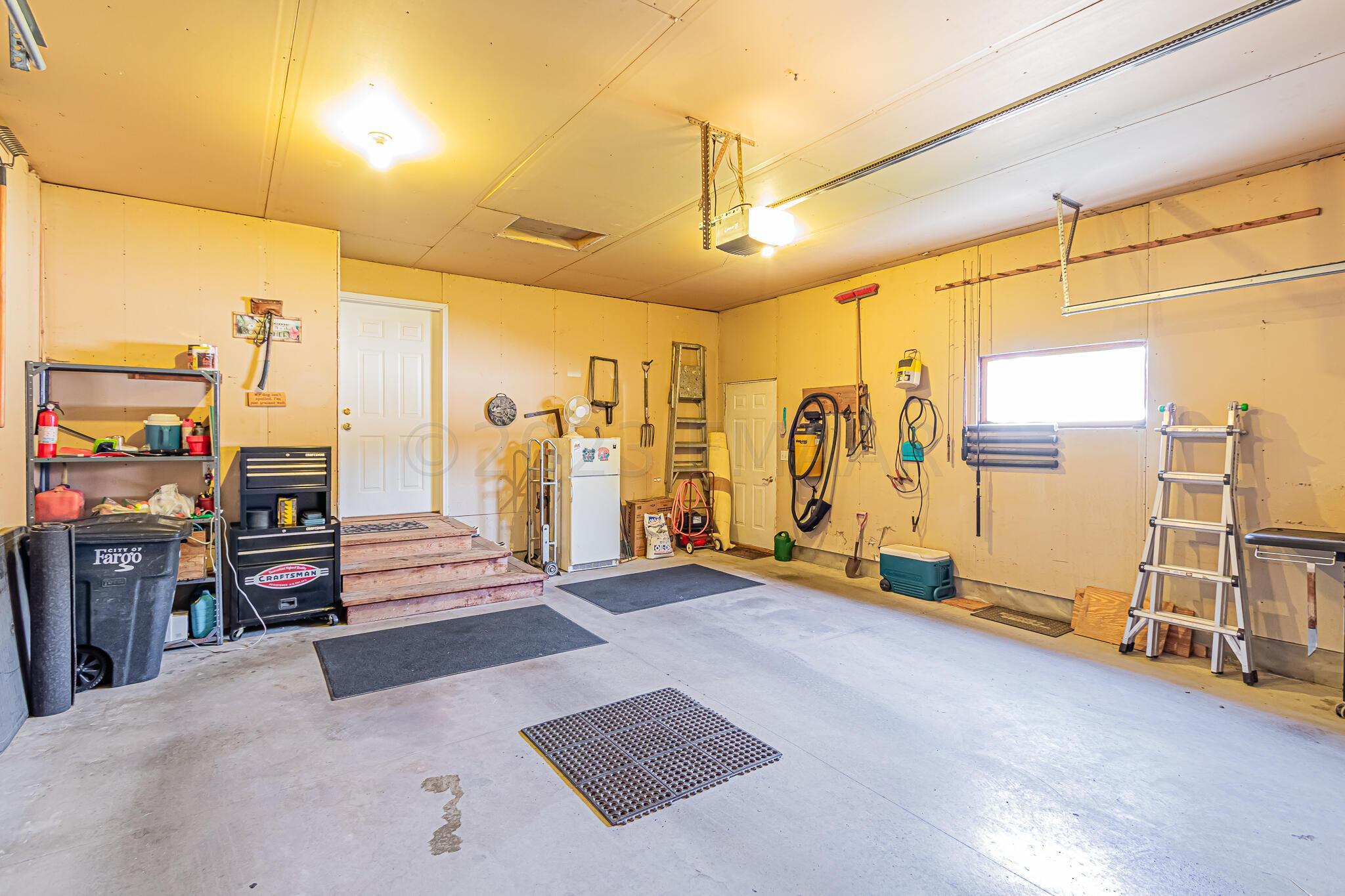 1146 Eagle Park Dr S, Fargo, ND 58104-37