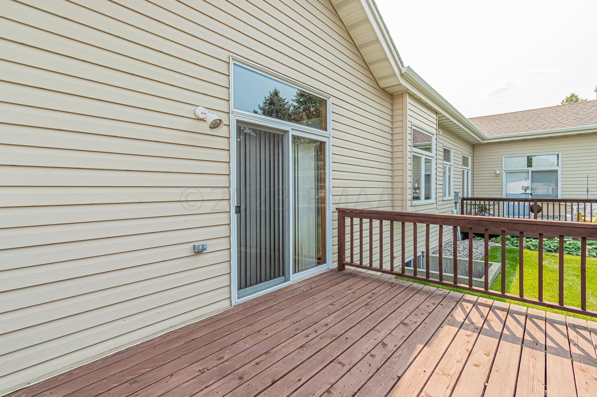 1146 Eagle Park Dr S, Fargo, ND 58104-42