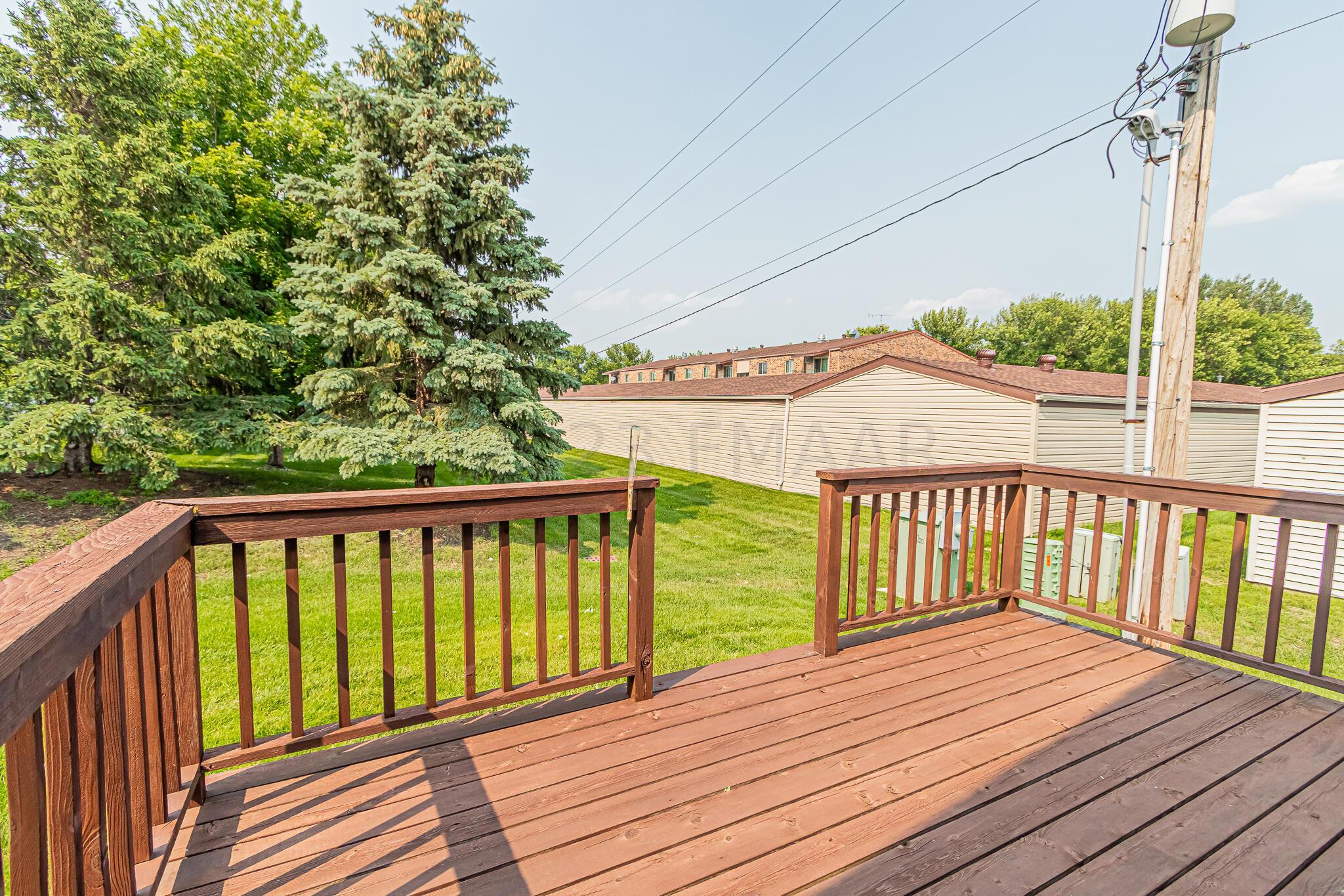 1146 Eagle Park Dr S, Fargo, ND 58104-43