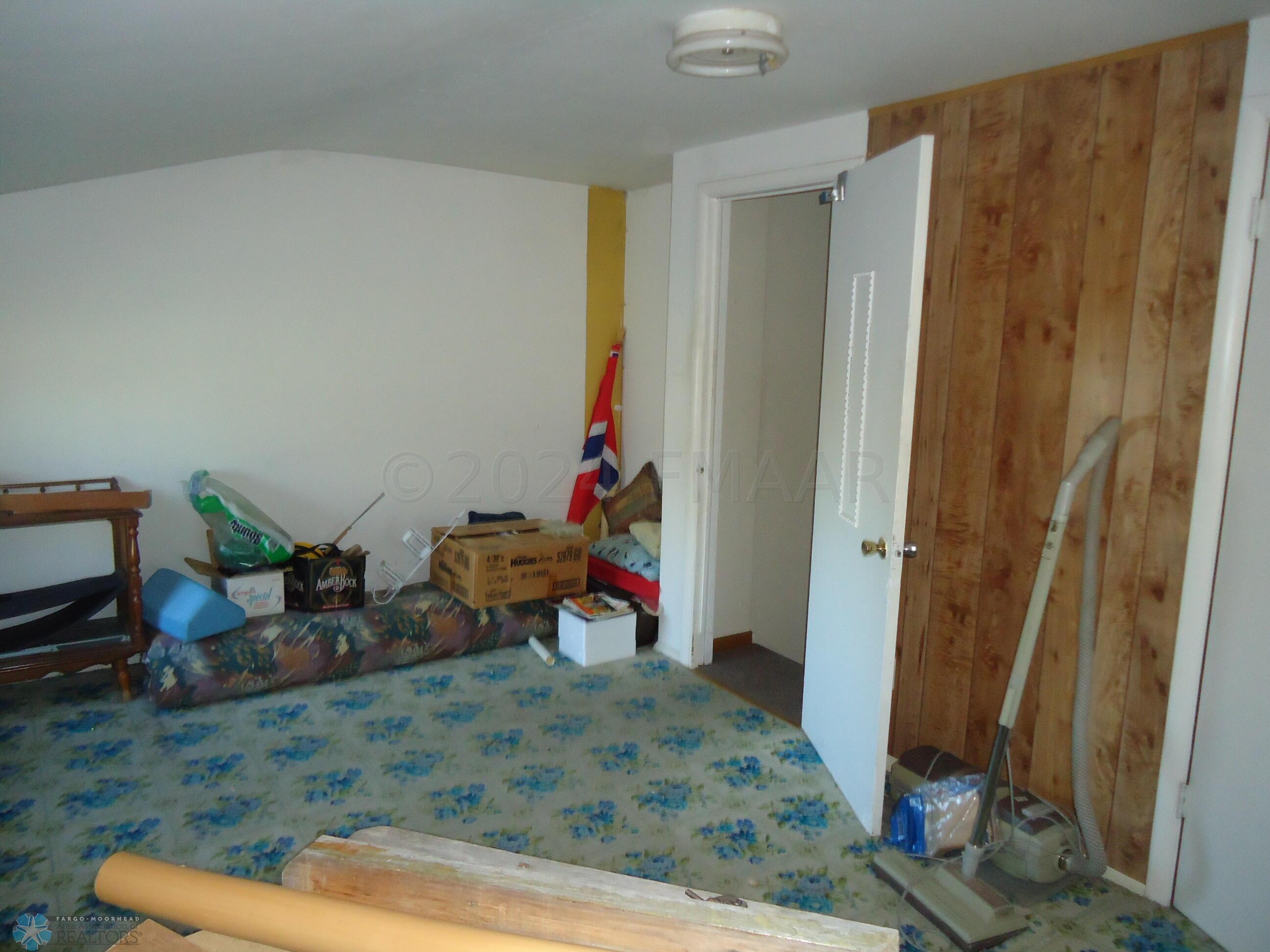 2nd upper bedroom