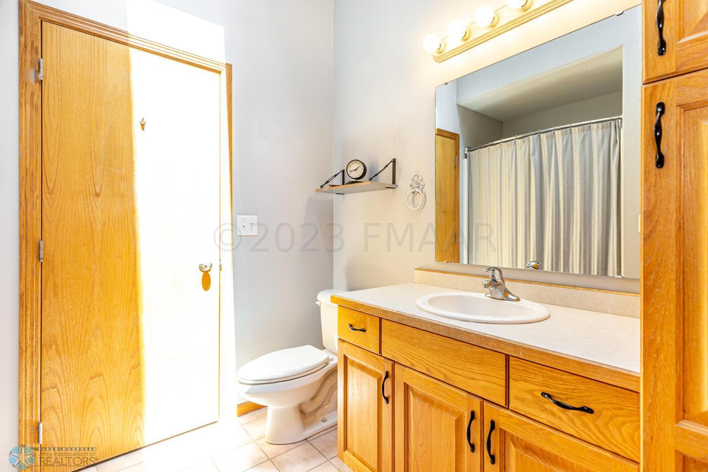 Full Hollywood Bath