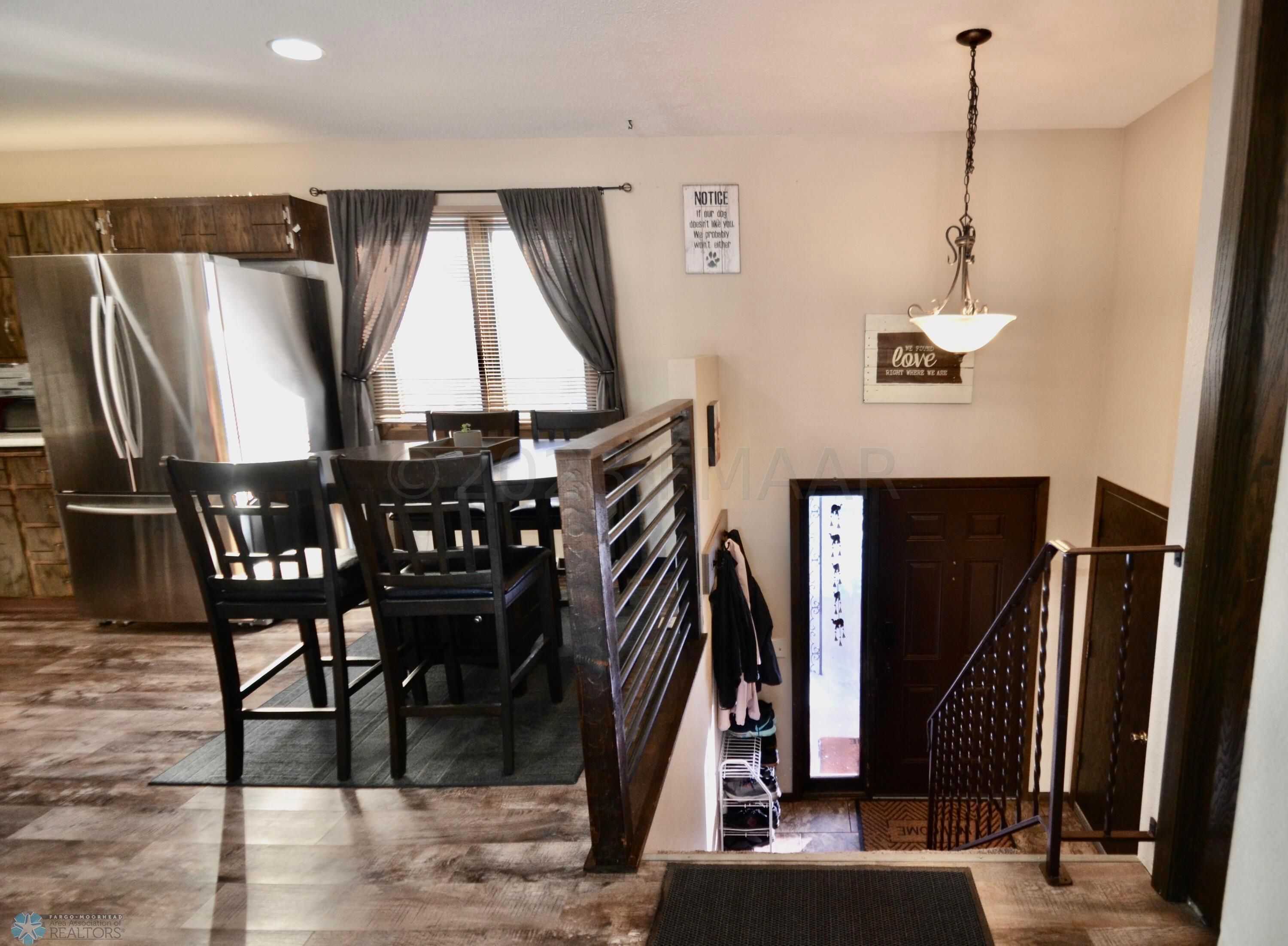 dining to foyer