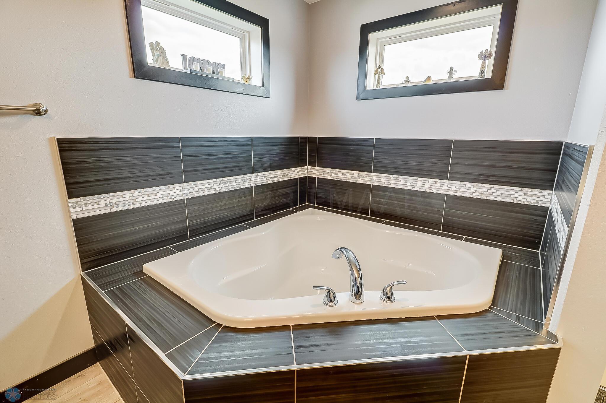 Primary Bathroom1_4