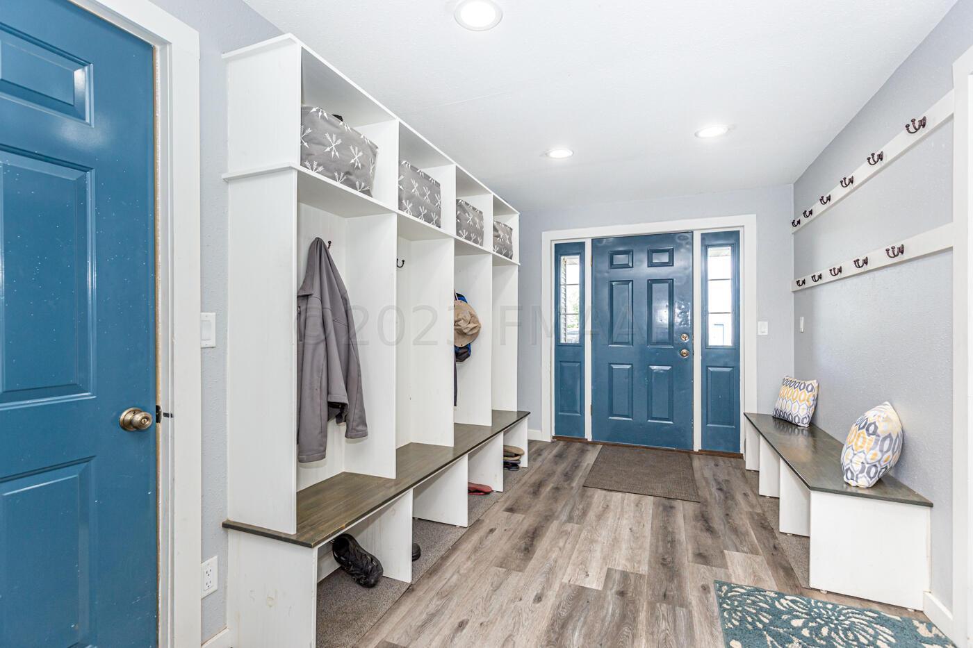 Foyer with built-ins