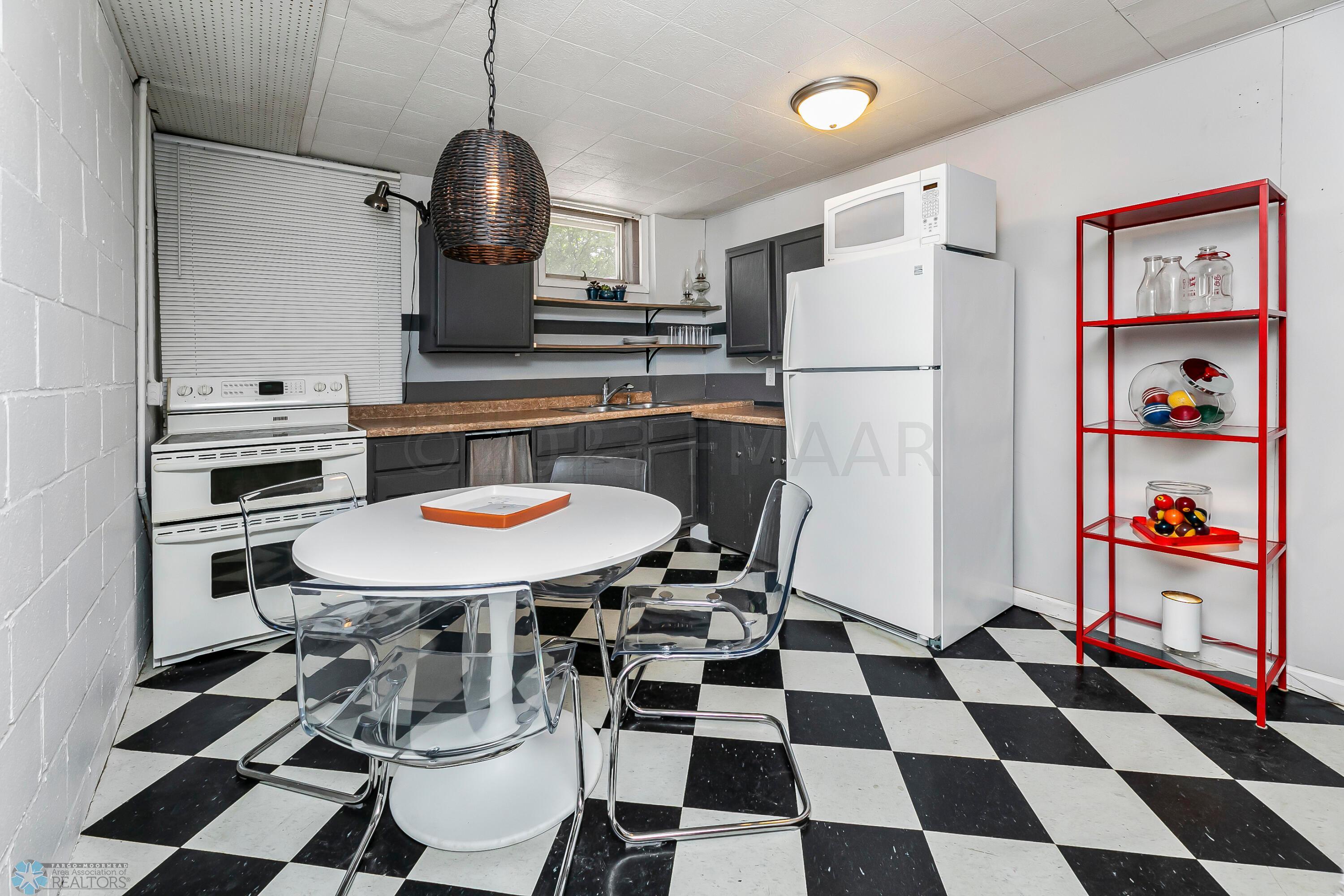 Kitchen/Dining 2