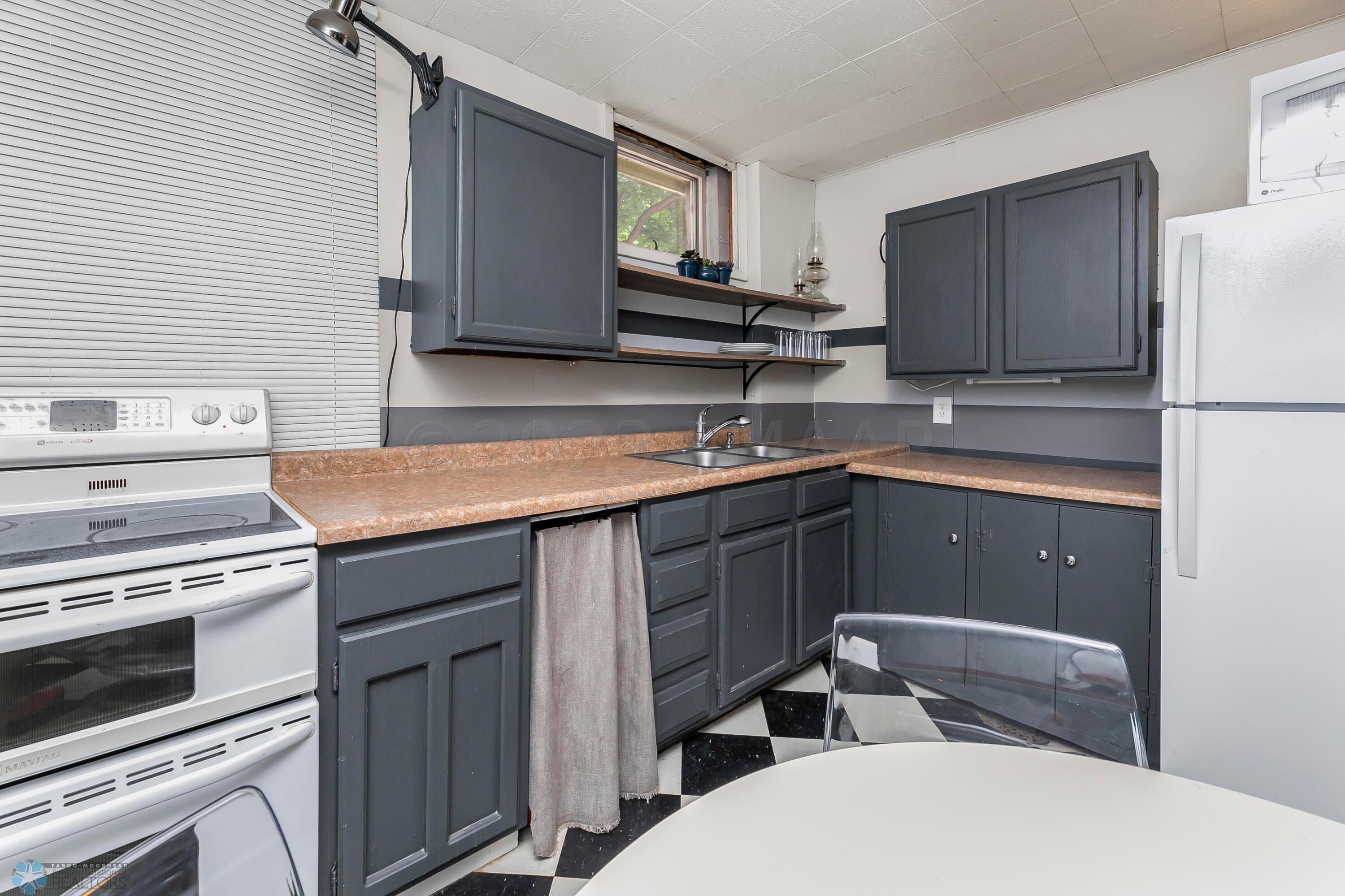 Kitchen/Dining 2