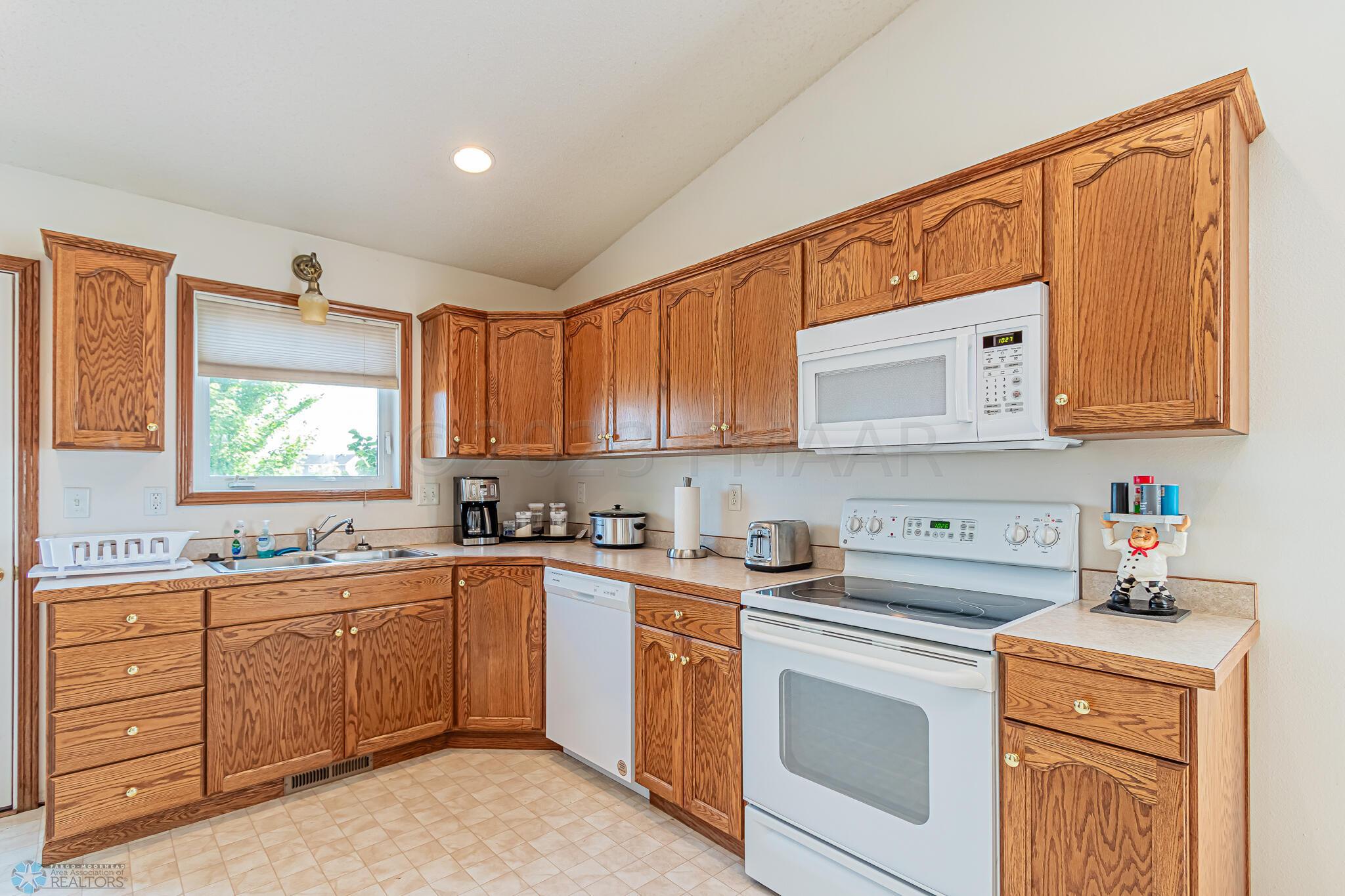 1134 38 1_2 Ave W, West Fargo, ND 58078,