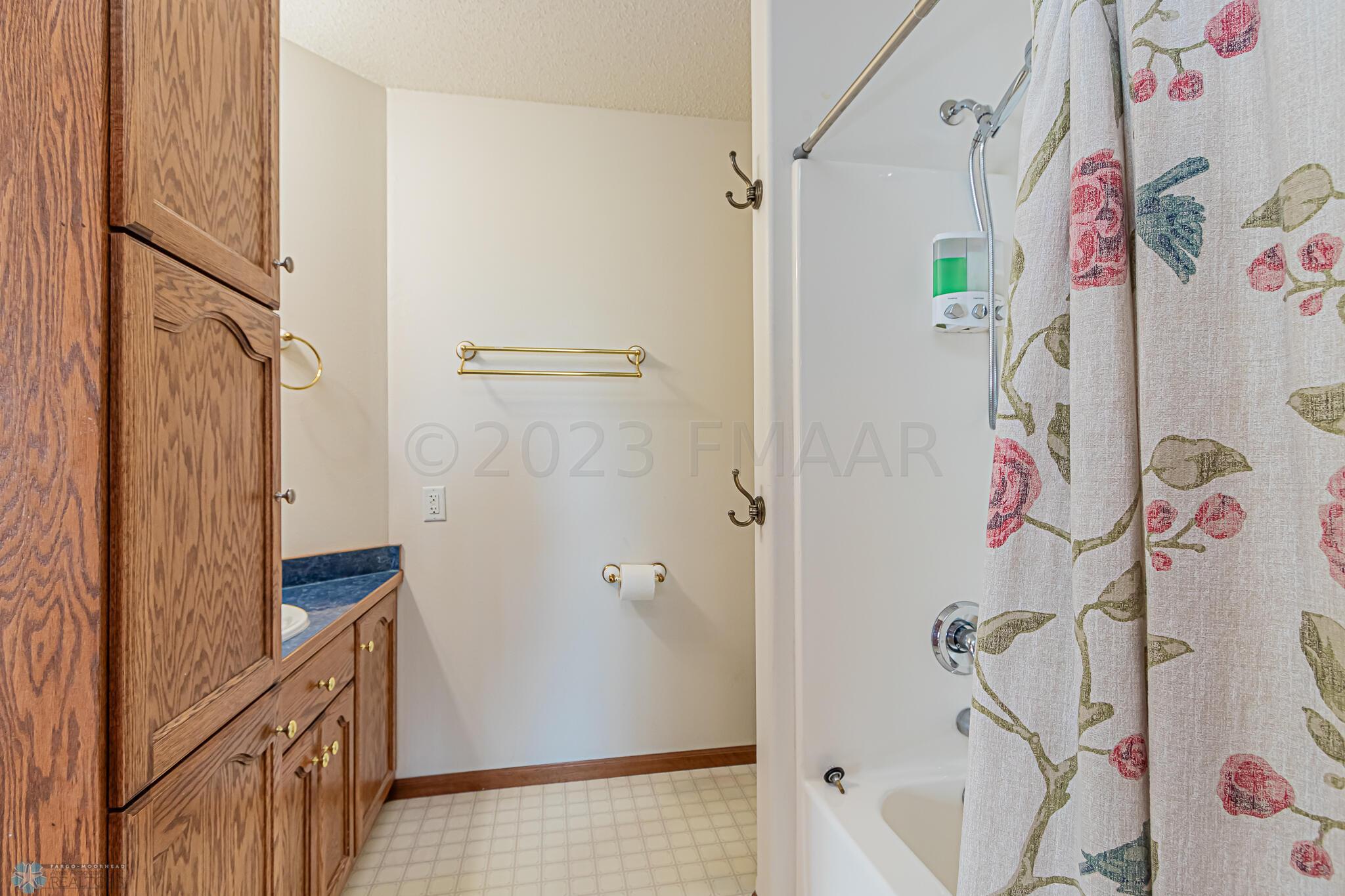 1134 38 1_2 Ave W, West Fargo, ND 58078,