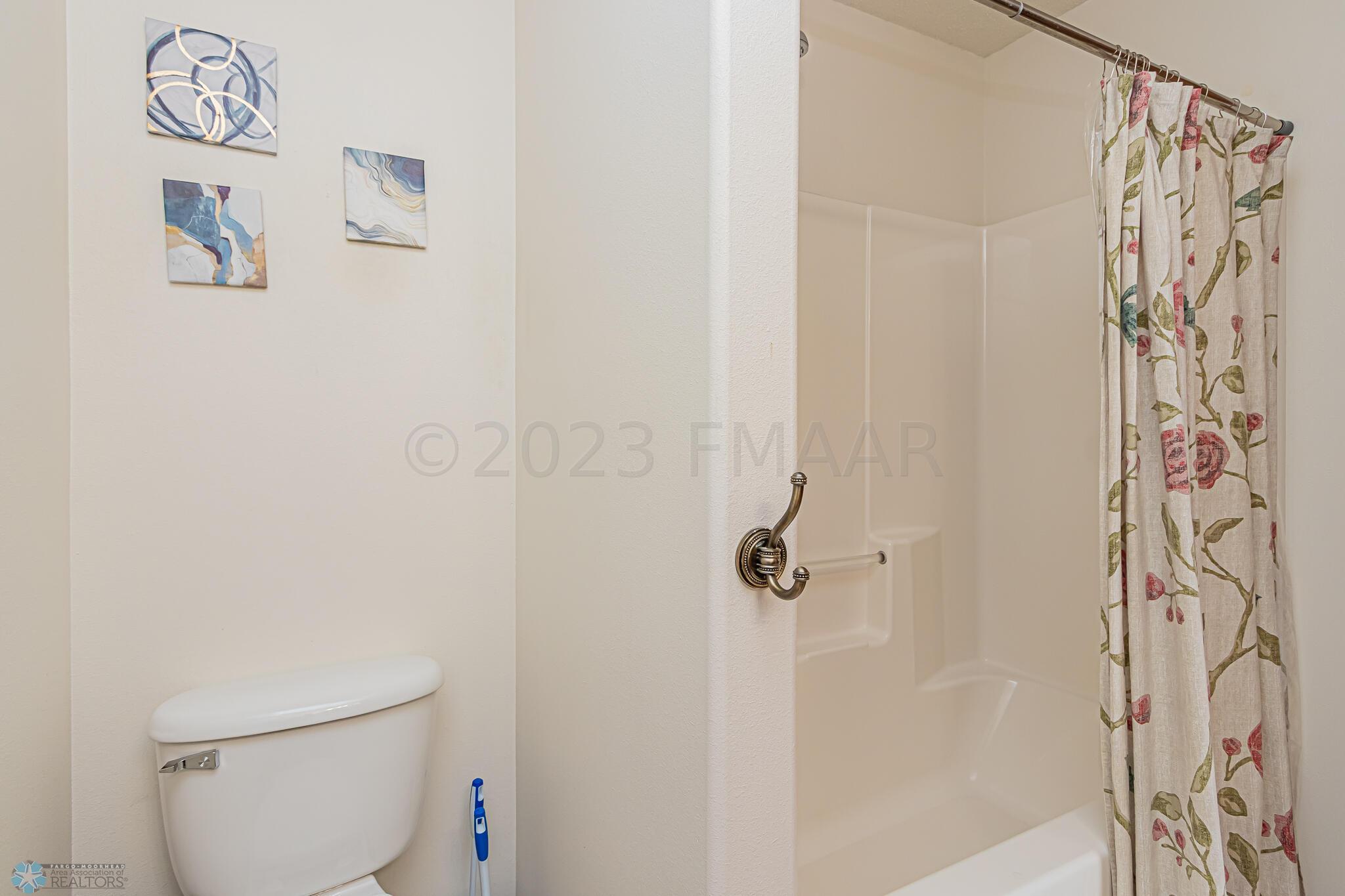 1134 38 1_2 Ave W, West Fargo, ND 58078,