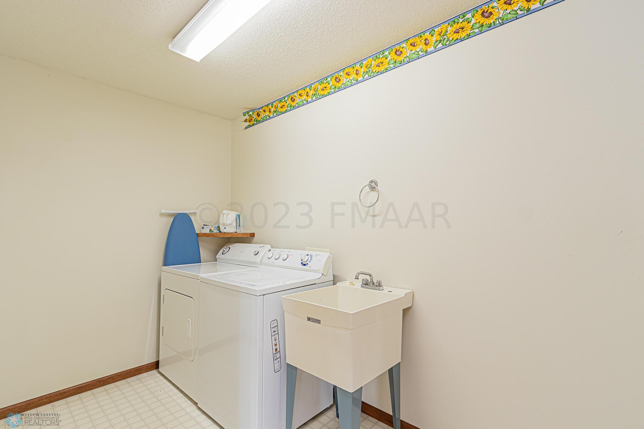 1134 38 1_2 Ave W, West Fargo, ND 58078,