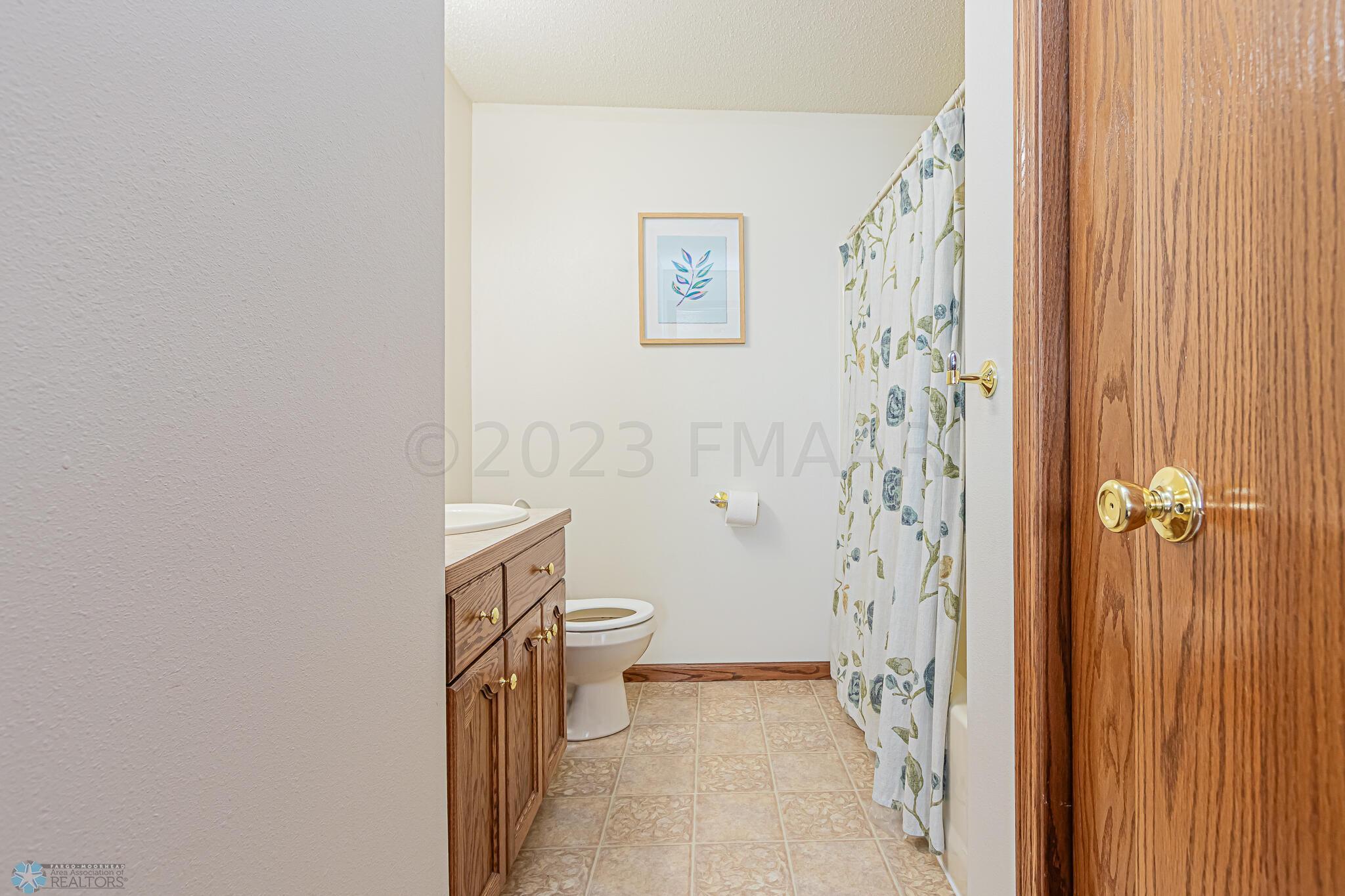 1134 38 1_2 Ave W, West Fargo, ND 58078,