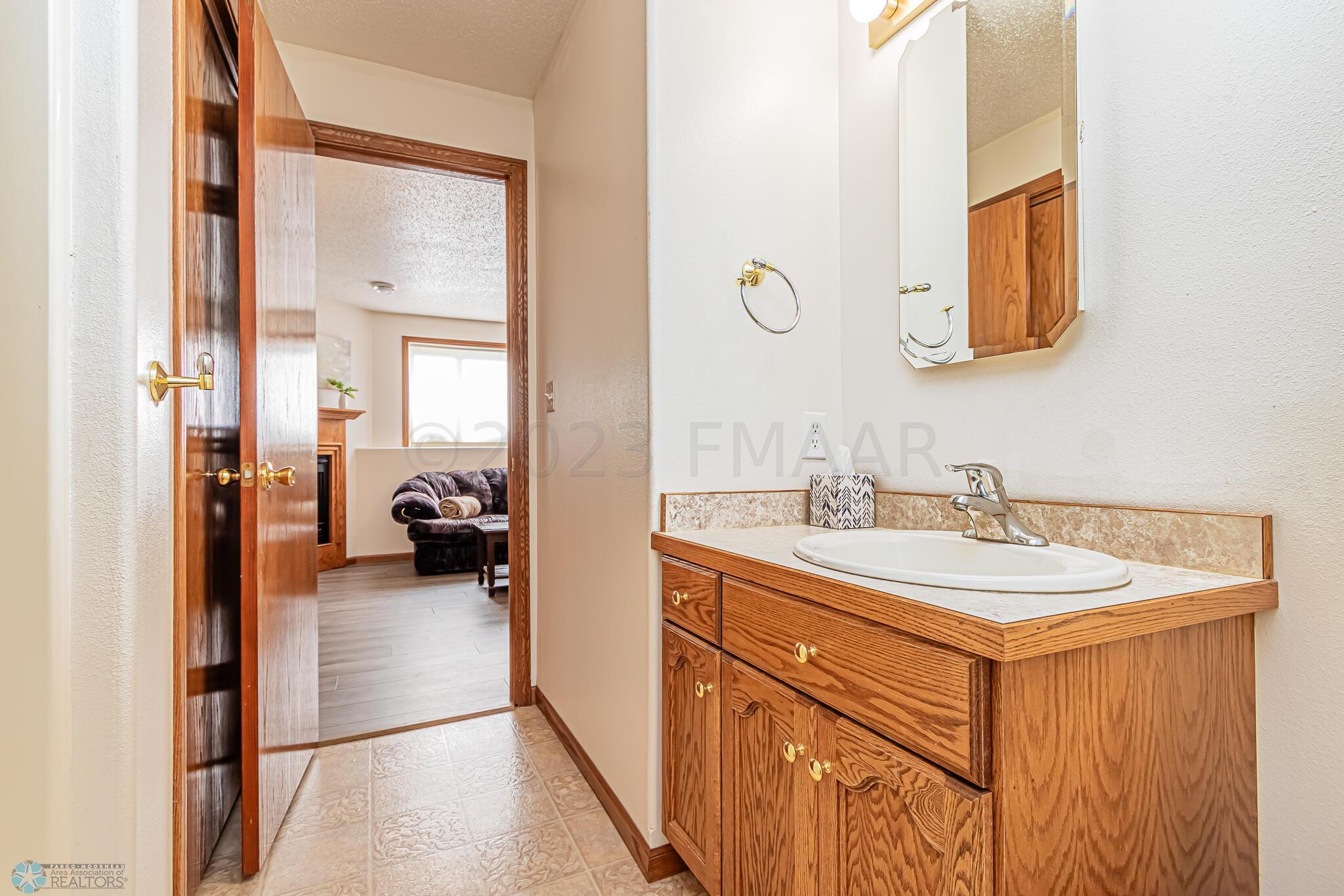 1134 38 1_2 Ave W, West Fargo, ND 58078,