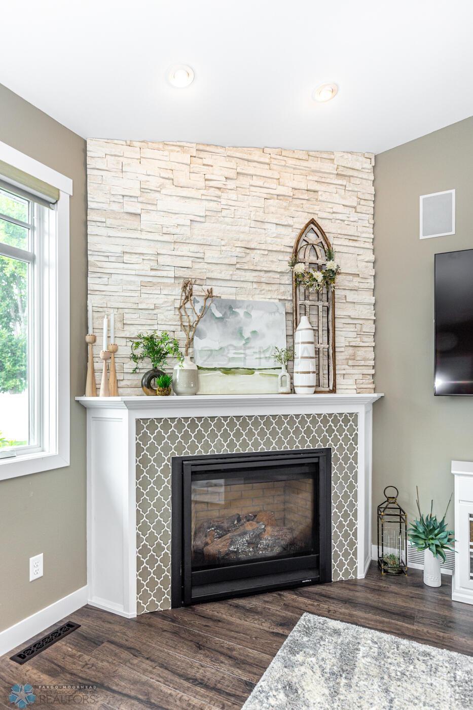 Gas fireplace