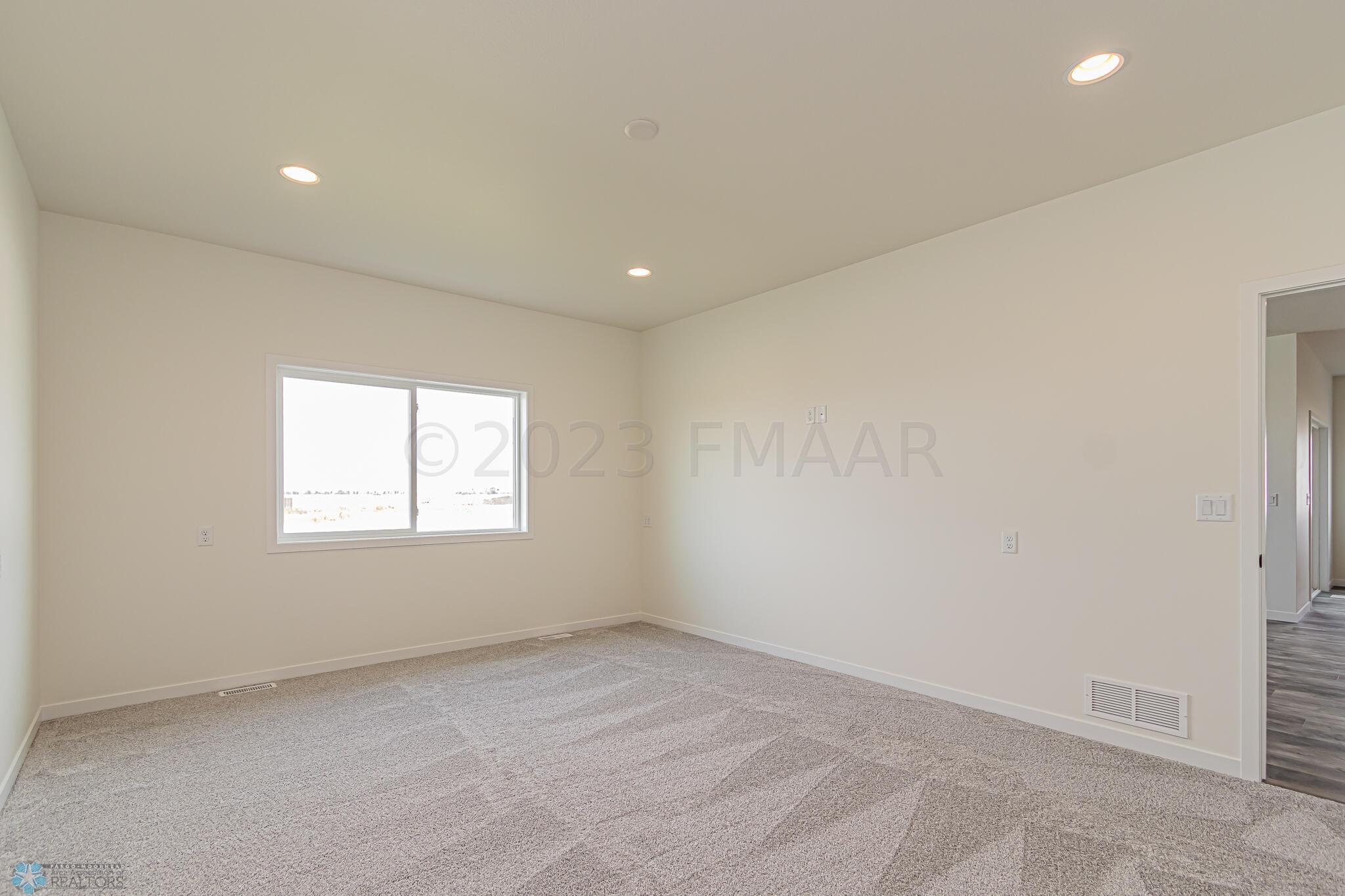 7321 29th St S, Fargo, ND 58104-21